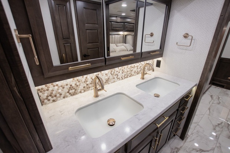2024 Entegra Coach Cornerstone 45Z, $ 649,999