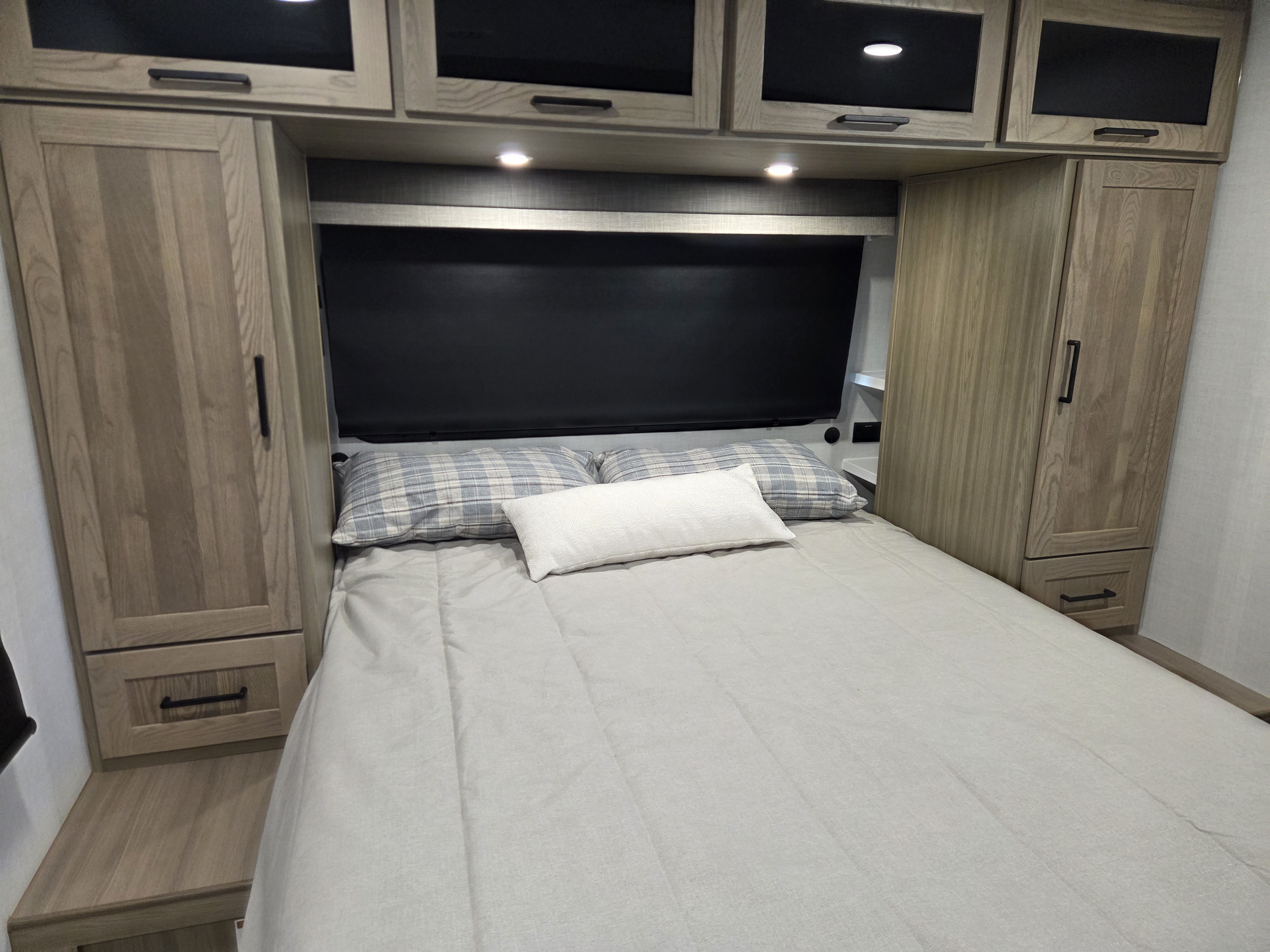 2027 Forest River Rockwood Ultra Lite 2706BH, $ 49,990
