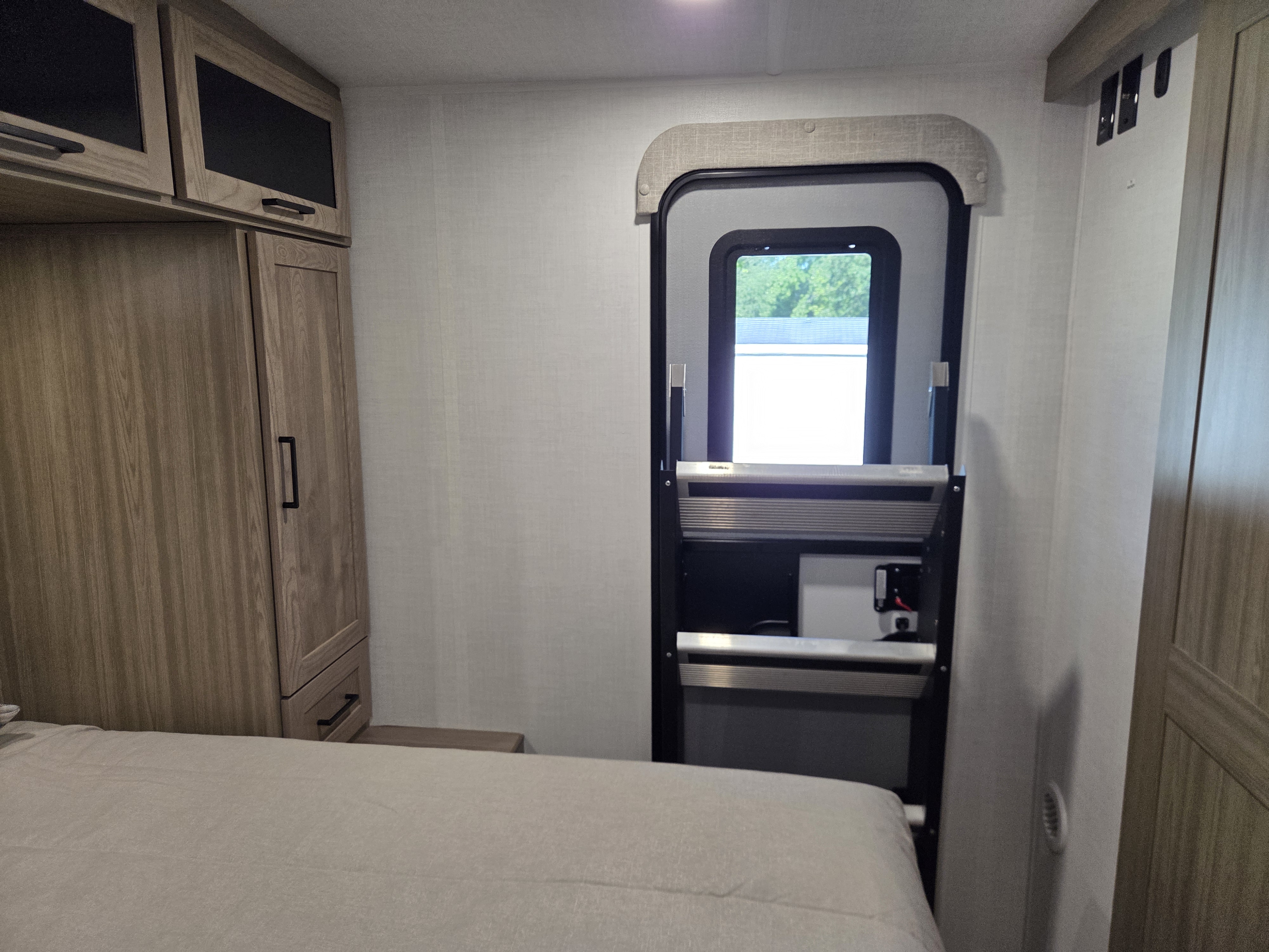 2027 Forest River Rockwood Ultra Lite 2706BH, $ 49,990