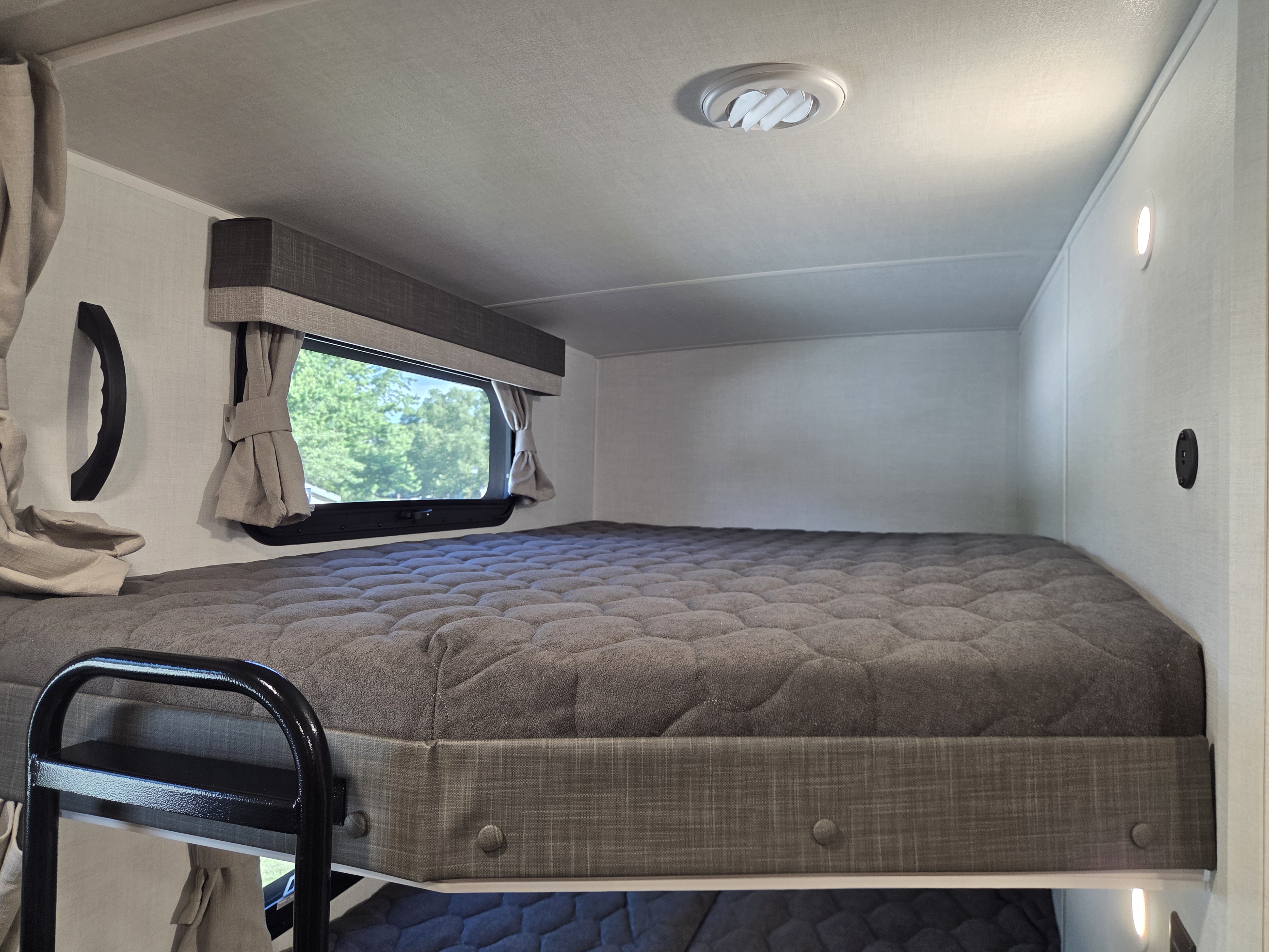 2027 Forest River Rockwood Ultra Lite 2706BH, $ 49,990
