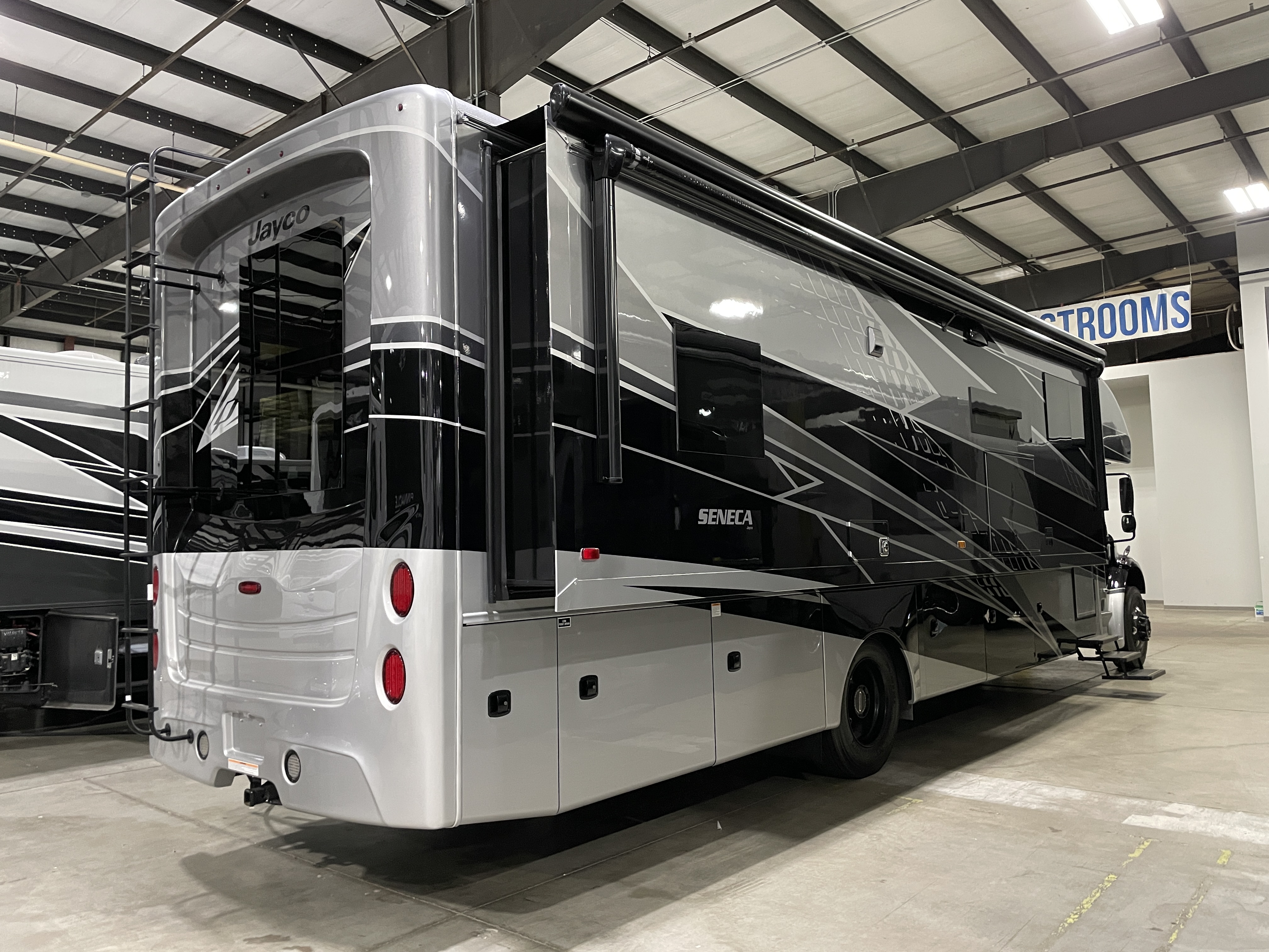 2025 Jayco Seneca 37M, $ 249,999