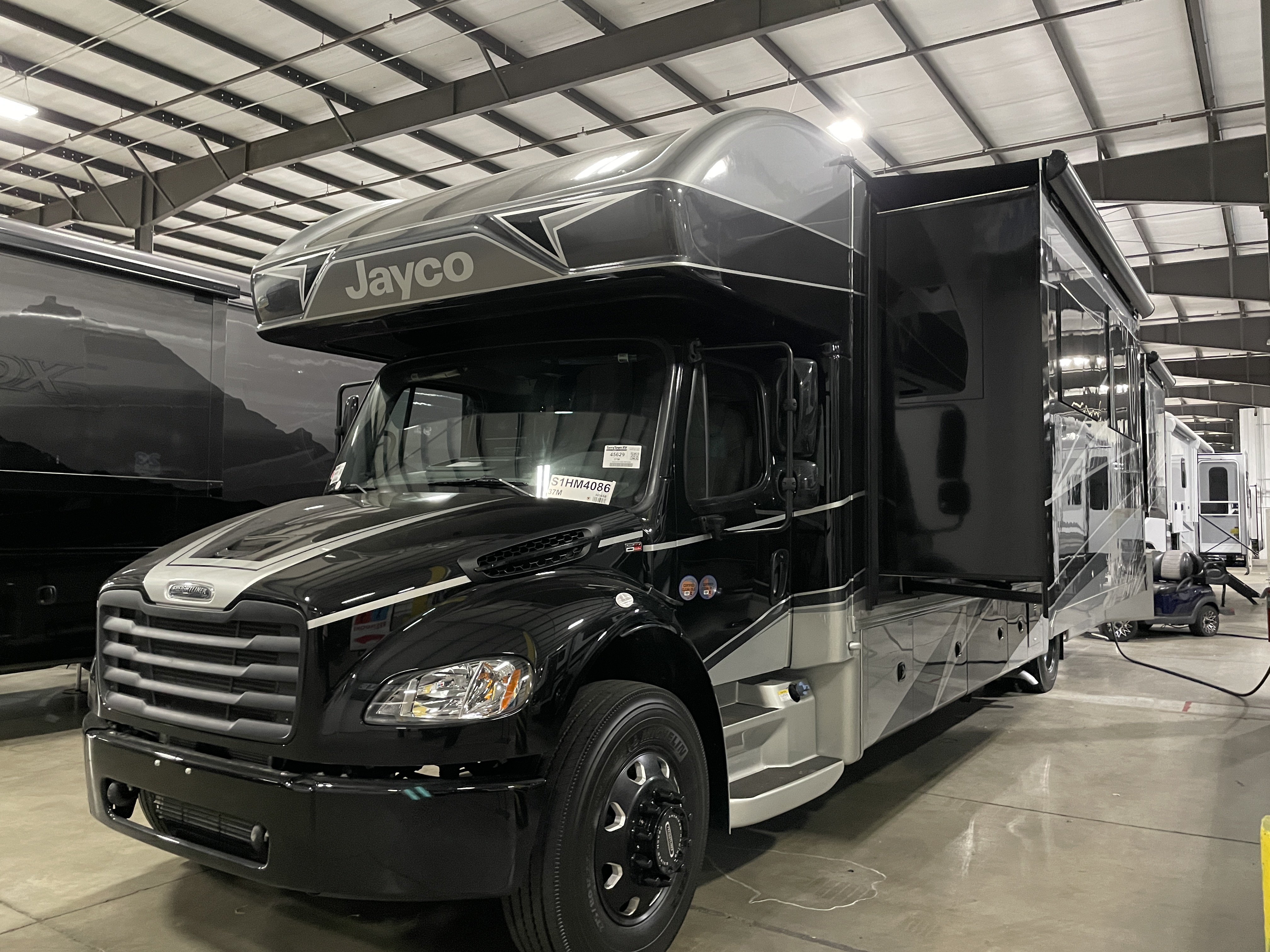 2025 Jayco Seneca 37M, $ 249,999
