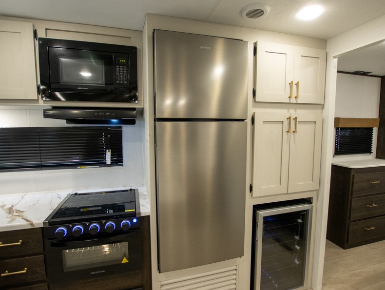 2026 CrossRoads Zinger ZR390DB, $ 44,999