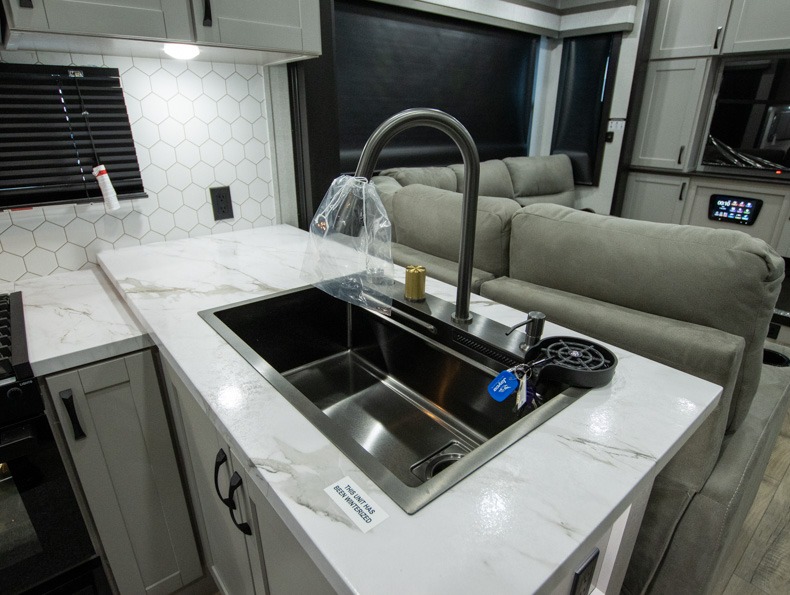 2026 Jayco Seismic 399, $ 89,995