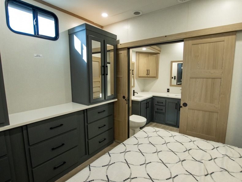 2026 CrossRoads Hampton HP372FDB, $ 59,999