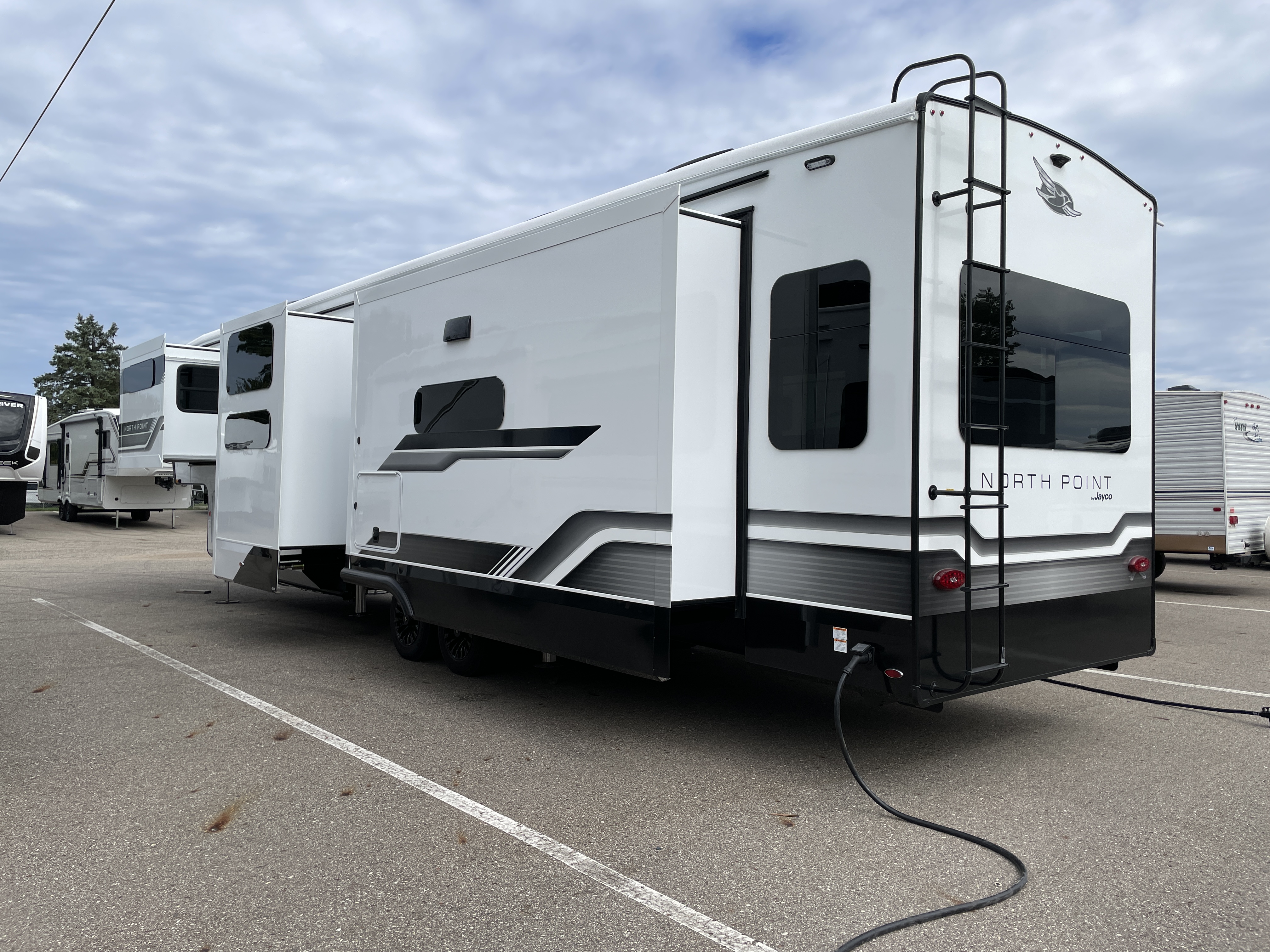 2027 Jayco North Point 361RLBH, $ 99,990