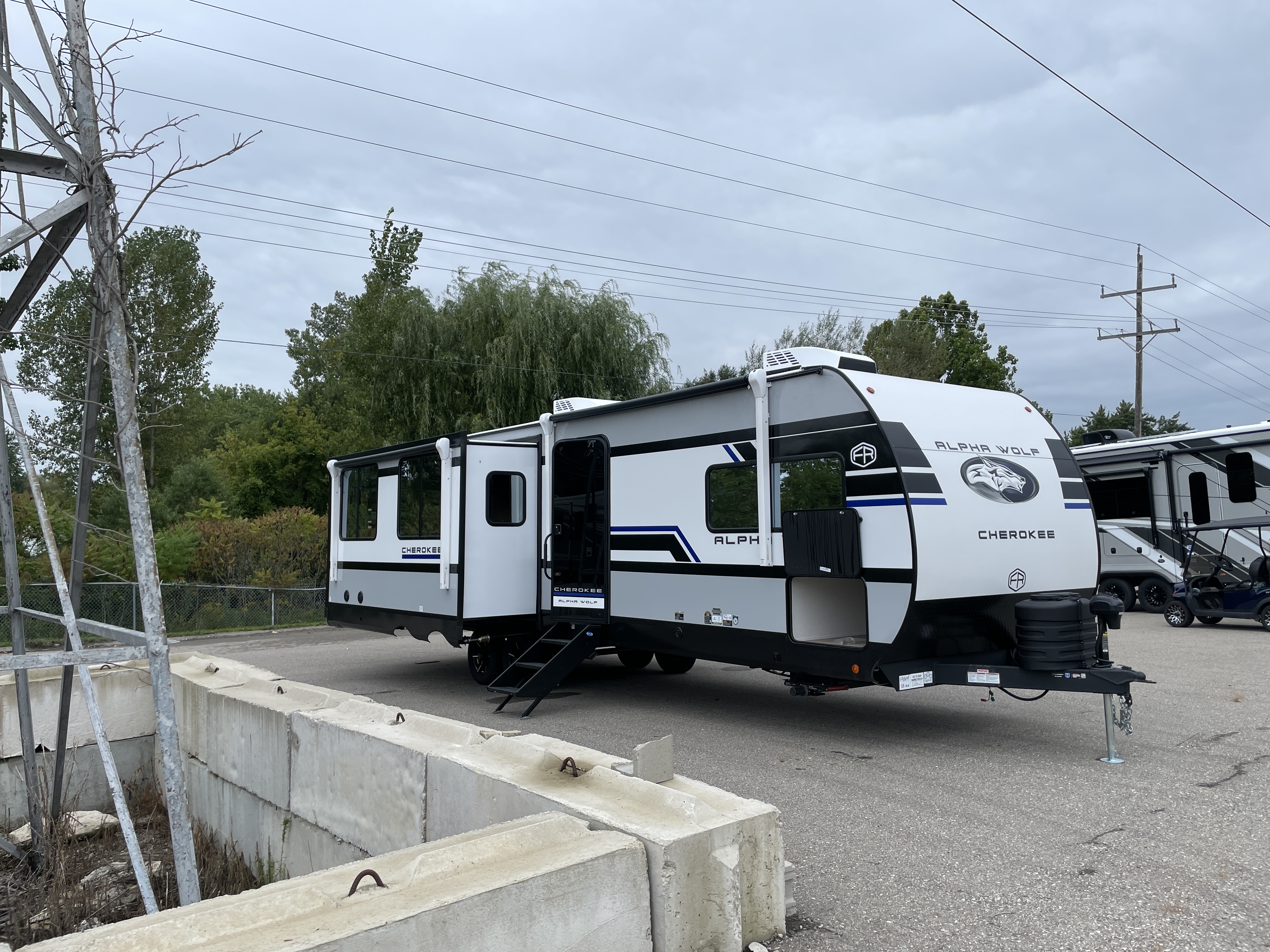 2027 Forest River Cherokee Alpha Wolf 28RLX, $ 39,999