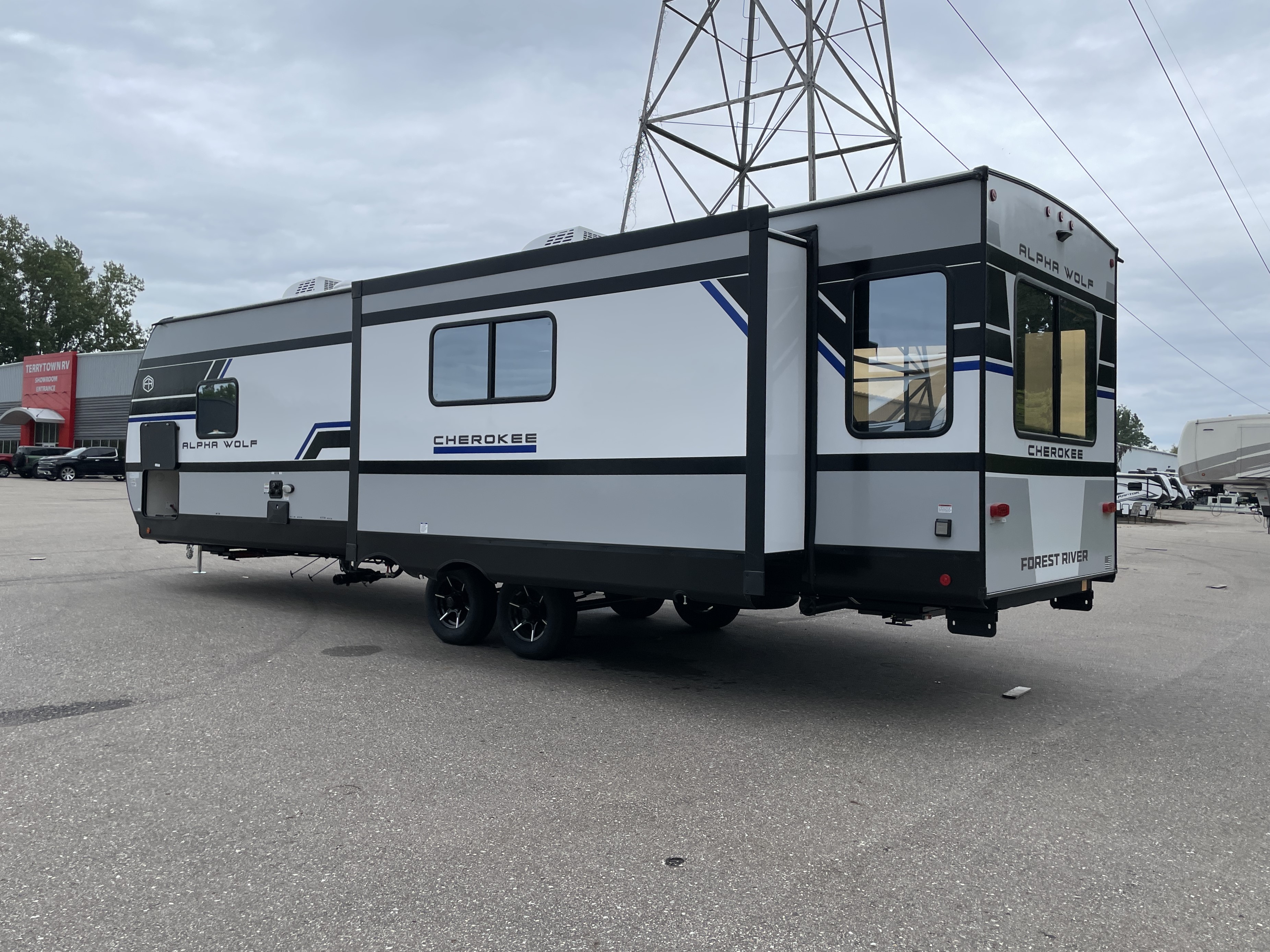 2027 Forest River Cherokee Alpha Wolf 28RLX, $ 39,999
