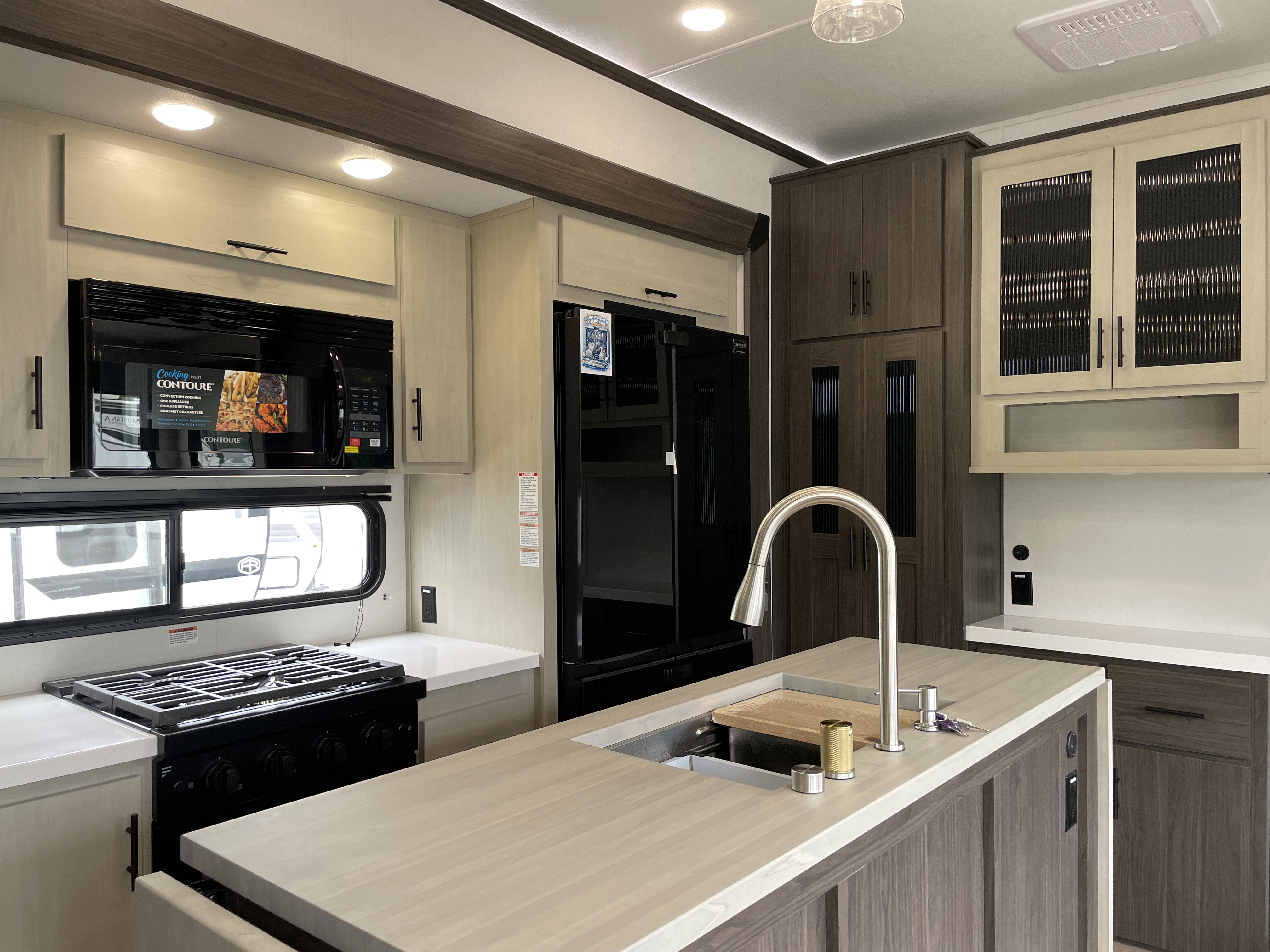 2027 Forest River Cherokee Arctic Wolf 38DST, $ 69,999