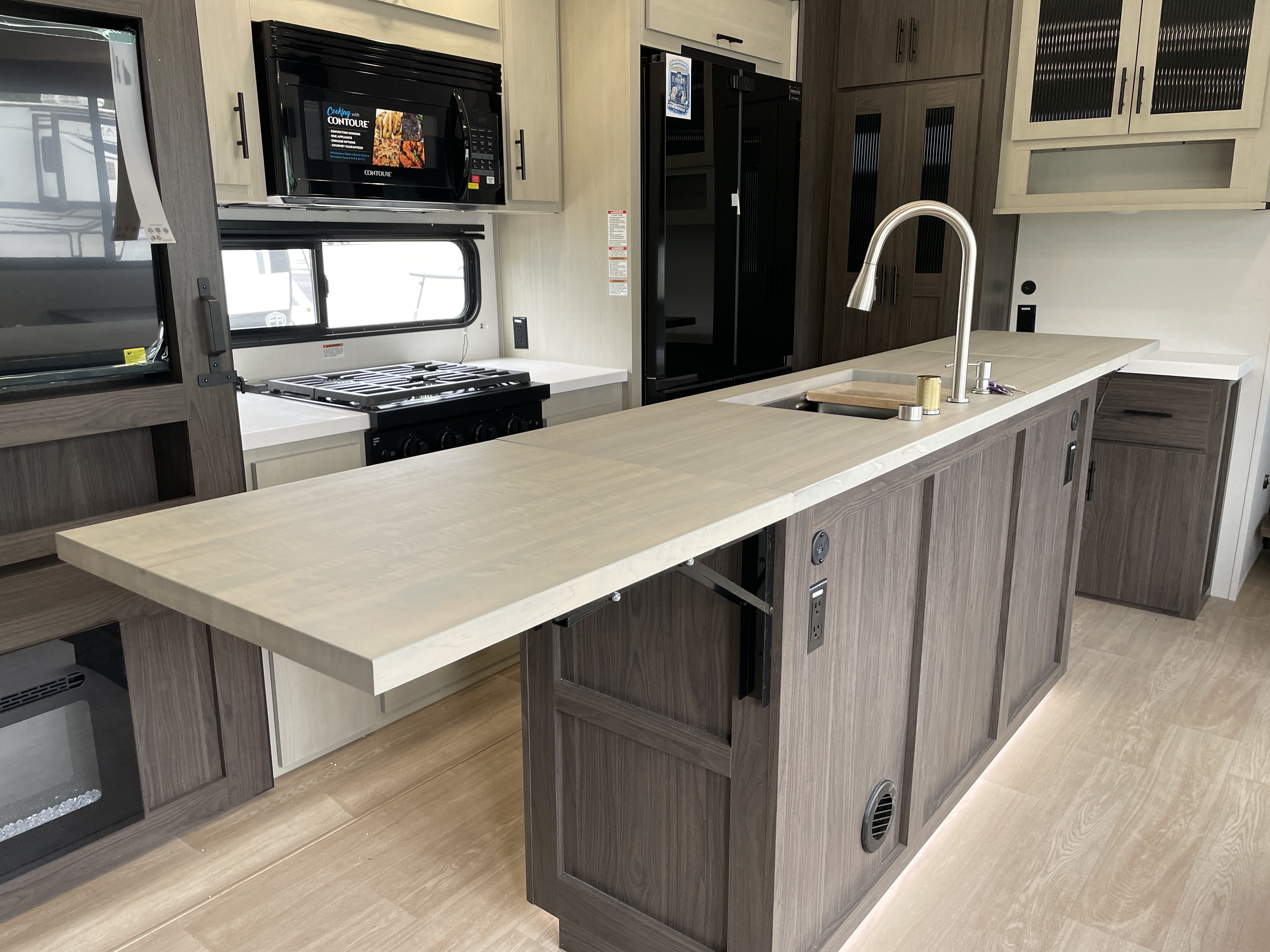 2027 Forest River Cherokee Arctic Wolf 38DST, $ 69,999
