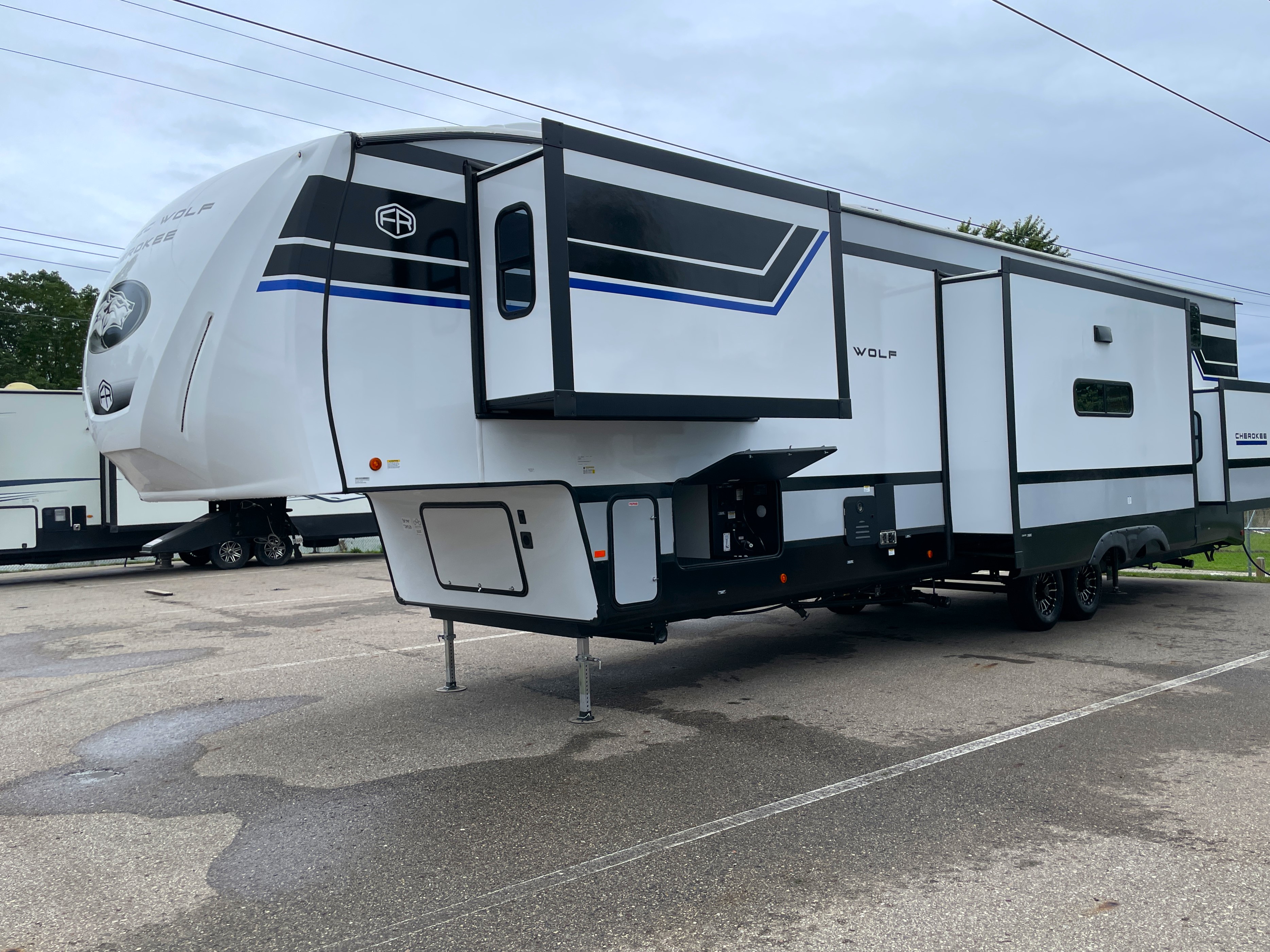 2027 Forest River Cherokee Arctic Wolf 38DST, $ 69,999