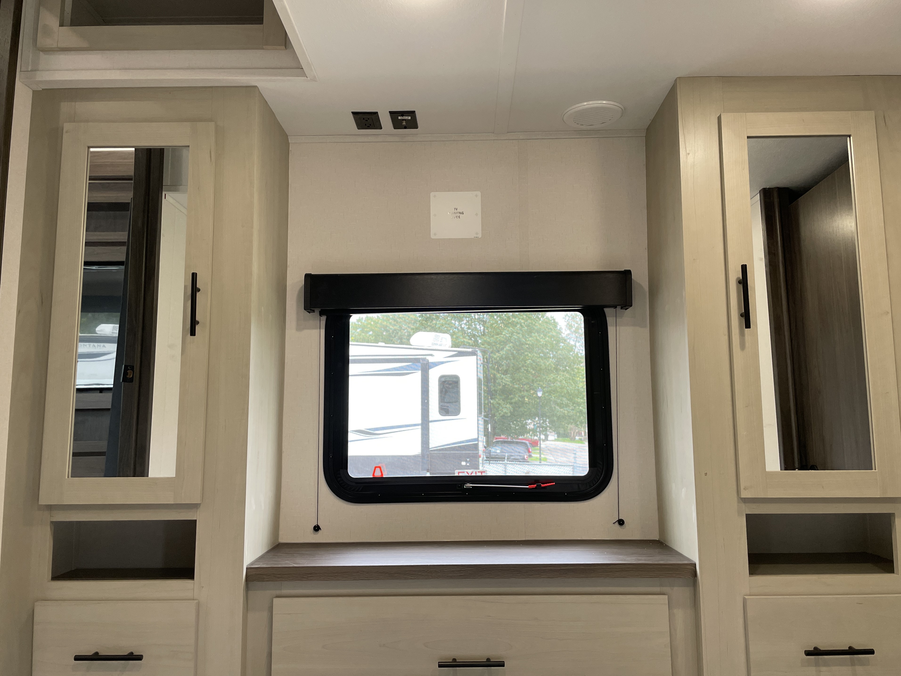 2027 Forest River Cherokee Arctic Wolf 38DST, $ 69,999