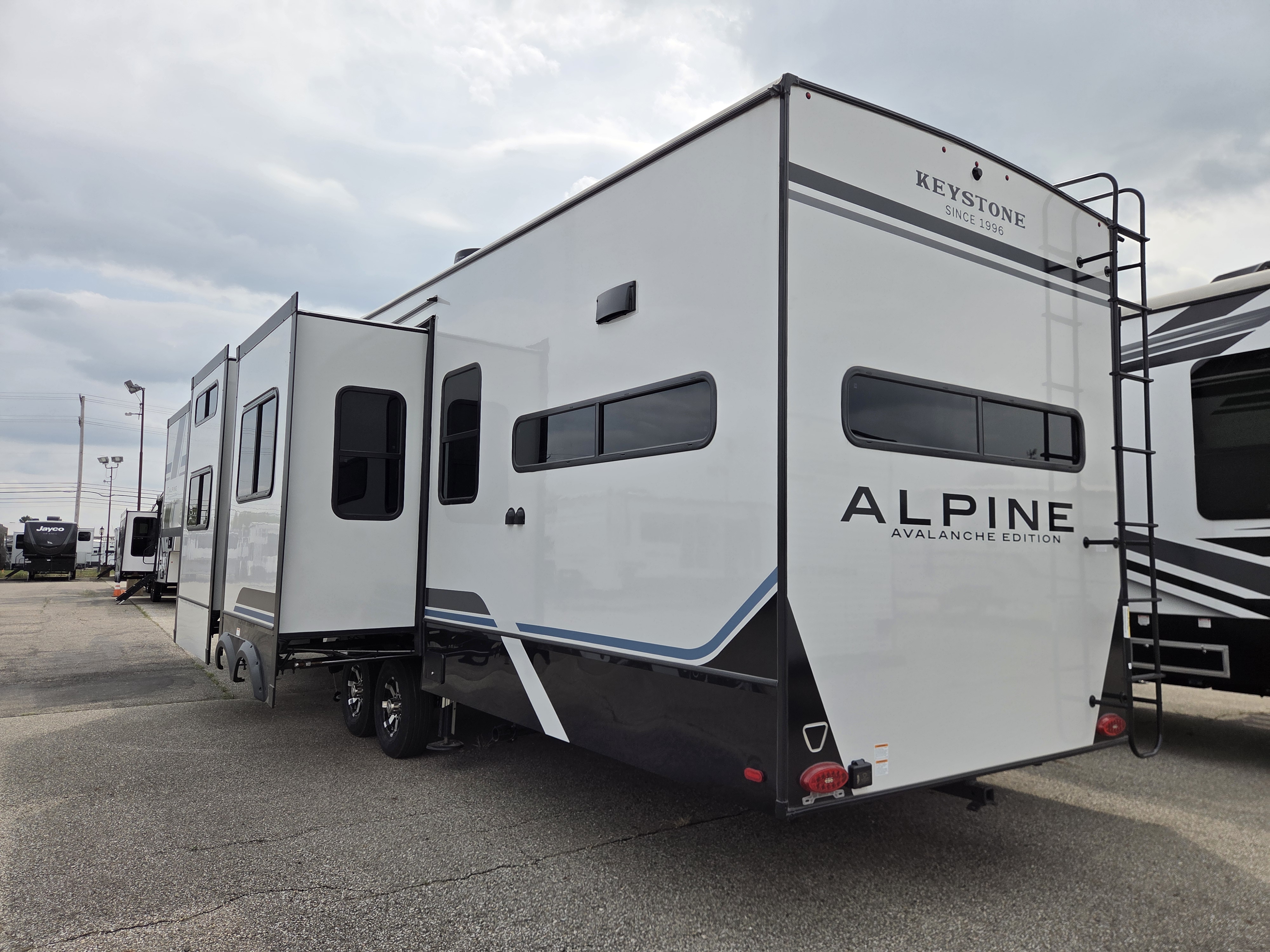 2026 Keystone Alpine Avalanche Edition 379MB, $ 77,990