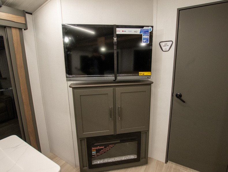 2026 Keystone Bullet Premium 330BKQ, $ 45,999