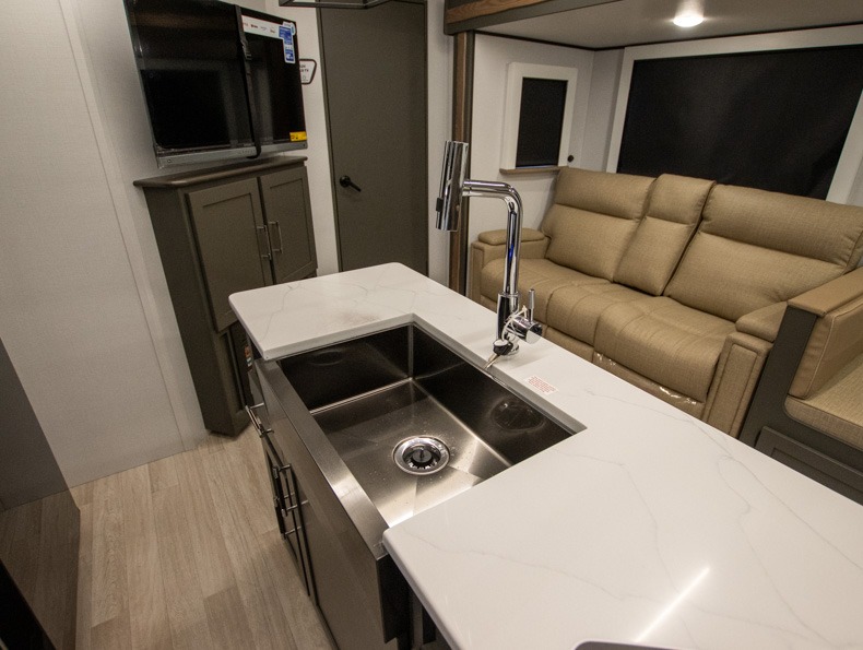 2026 Keystone Bullet Premium 330BKQ, $ 45,999