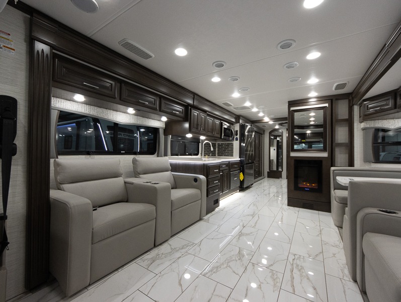 2025 Forest River Berkshire XL 40H, $ 315,999