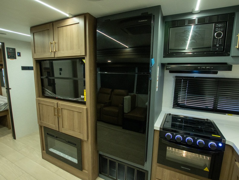 2026 CrossRoads Sunset Trail SS253RB, $ 37,999