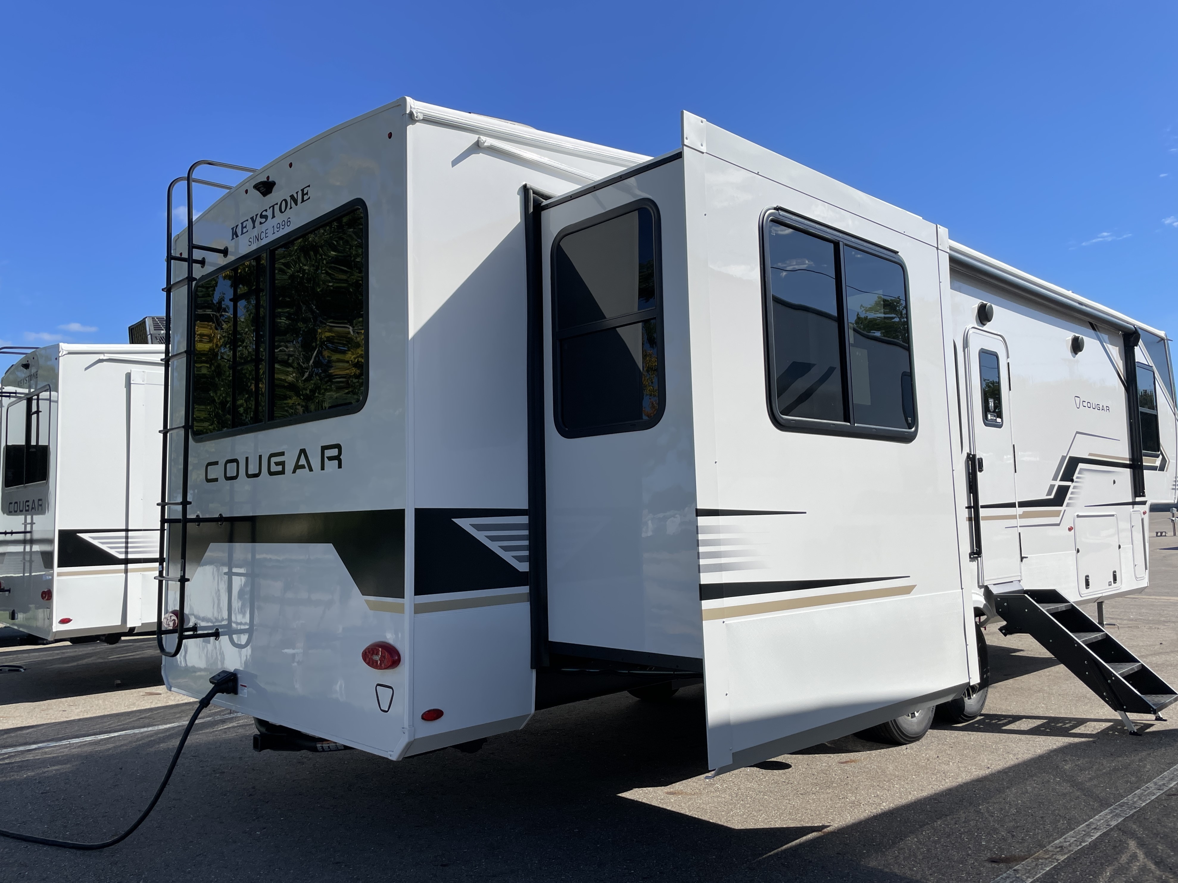 2027 Keystone Cougar 320RDS, $ 69,990
