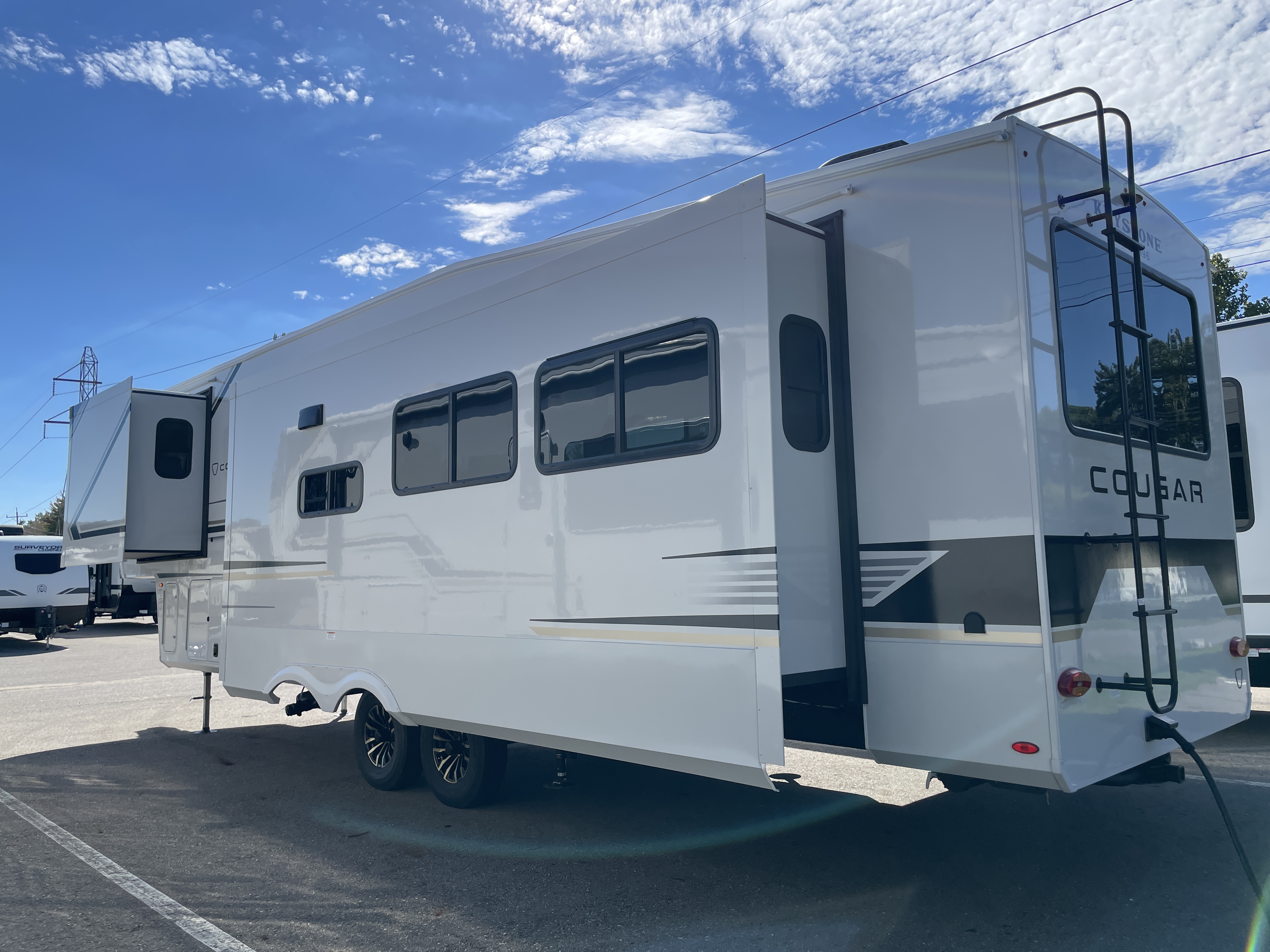 2027 Keystone Cougar 320RDS, $ 69,990