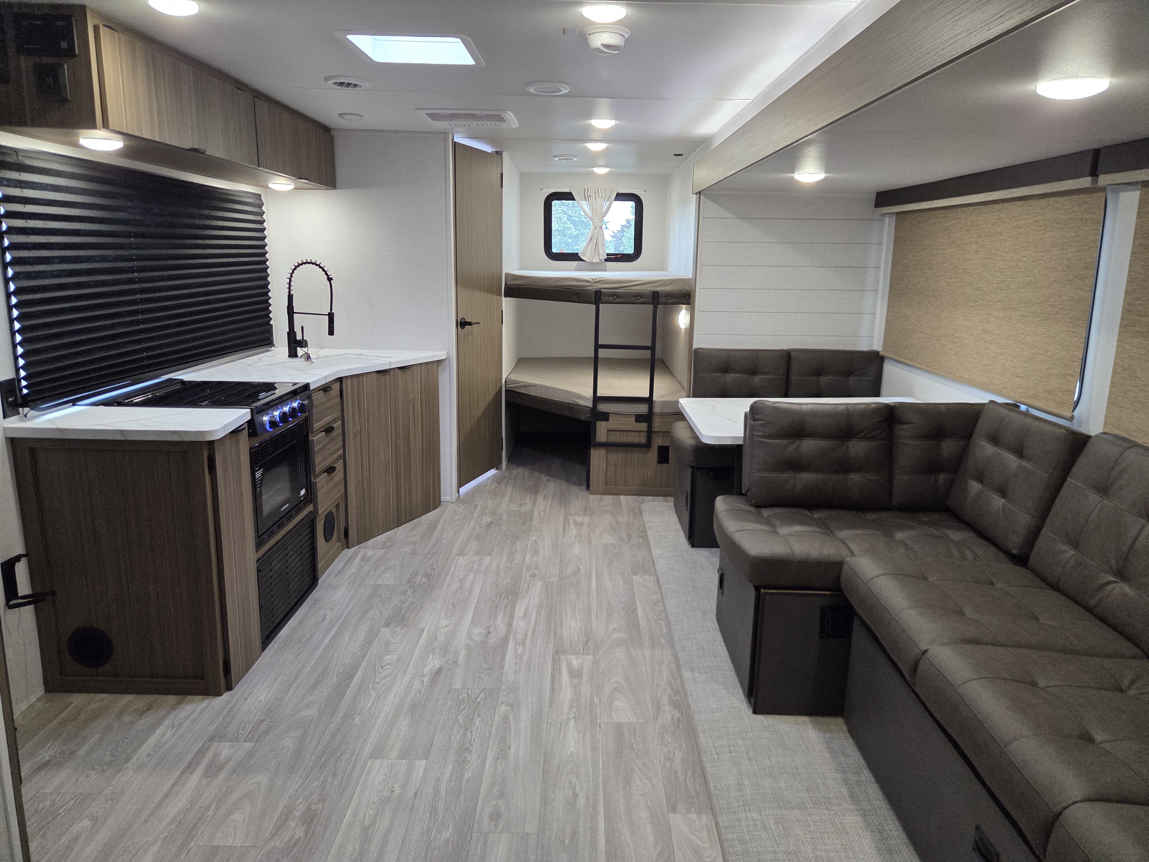 2027 Forest River Salem 26DBHD, $ 27,999