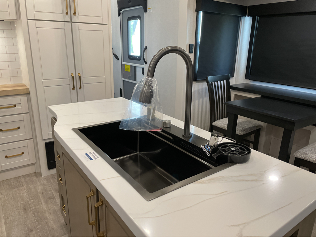 2026 Jayco Eagle 355MBQS, $ 64,999