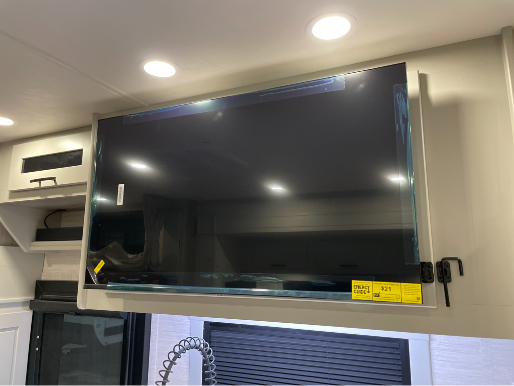 2027 Dynamax DX3 34KD, $ 369,997