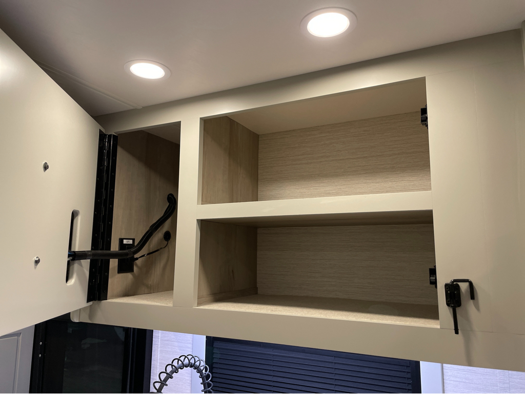 2027 Dynamax DX3 34KD, $ 369,997