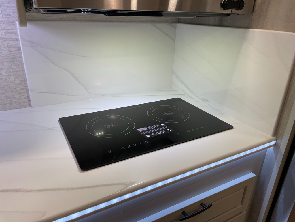 2027 Dynamax DX3 34KD, $ 369,997