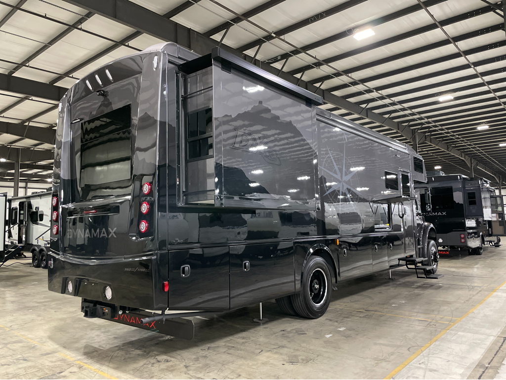 2027 Dynamax DX3 34KD, $ 369,997