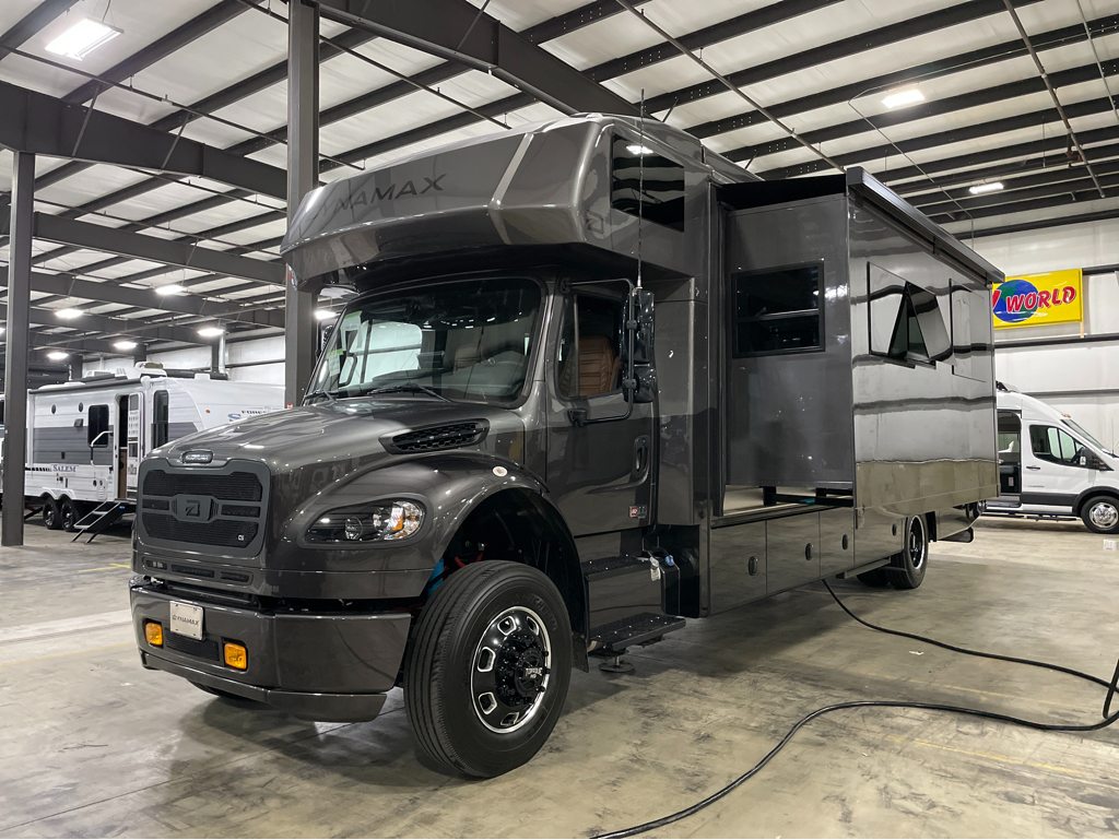 2027 Dynamax DX3 34KD, $ 369,997