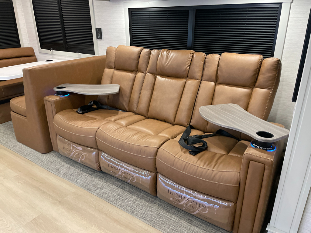 2027 Dynamax DX3 34KD, $ 369,997