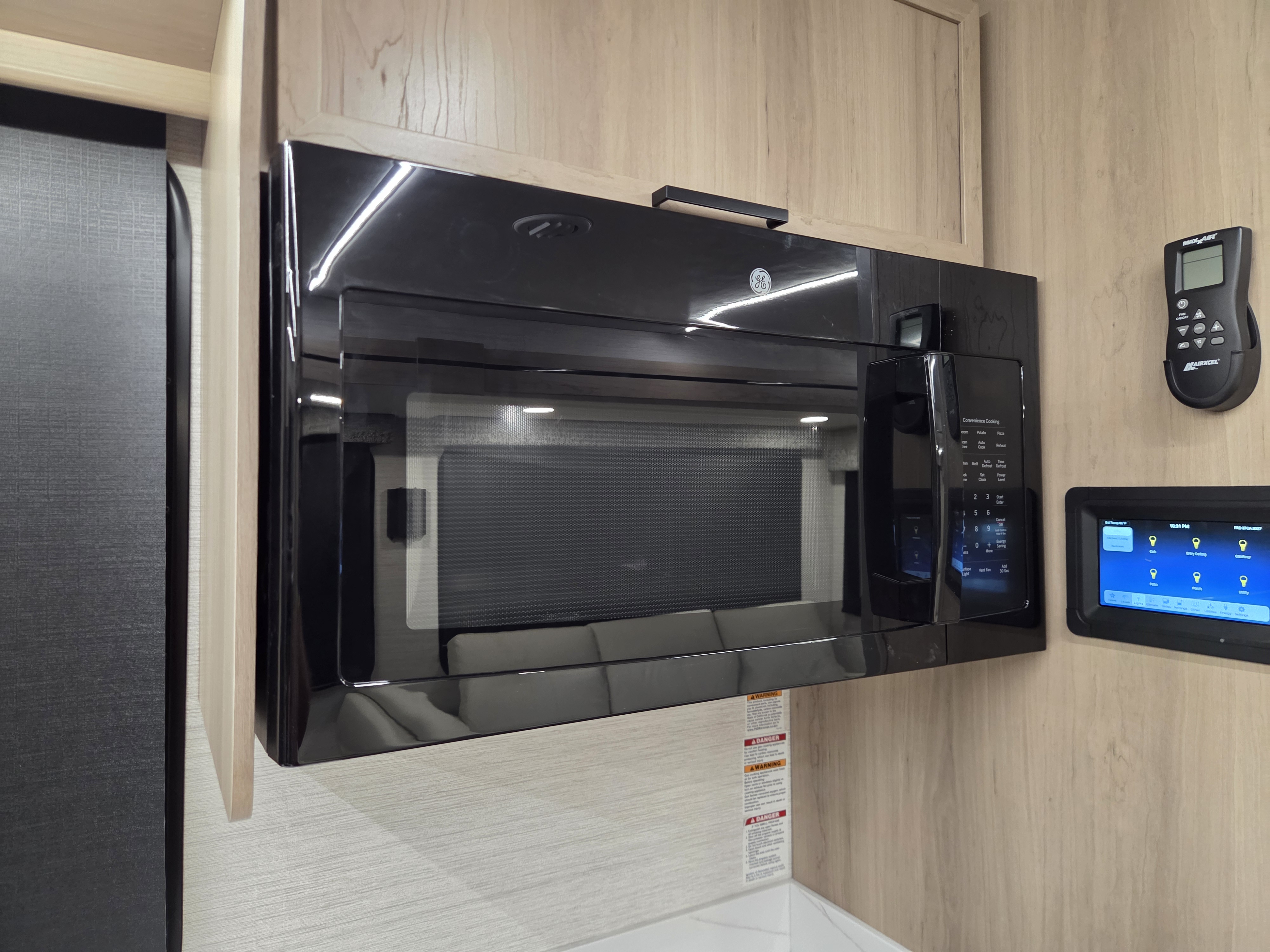 2027 Dynamax Europa S 37CA, $ 294,997