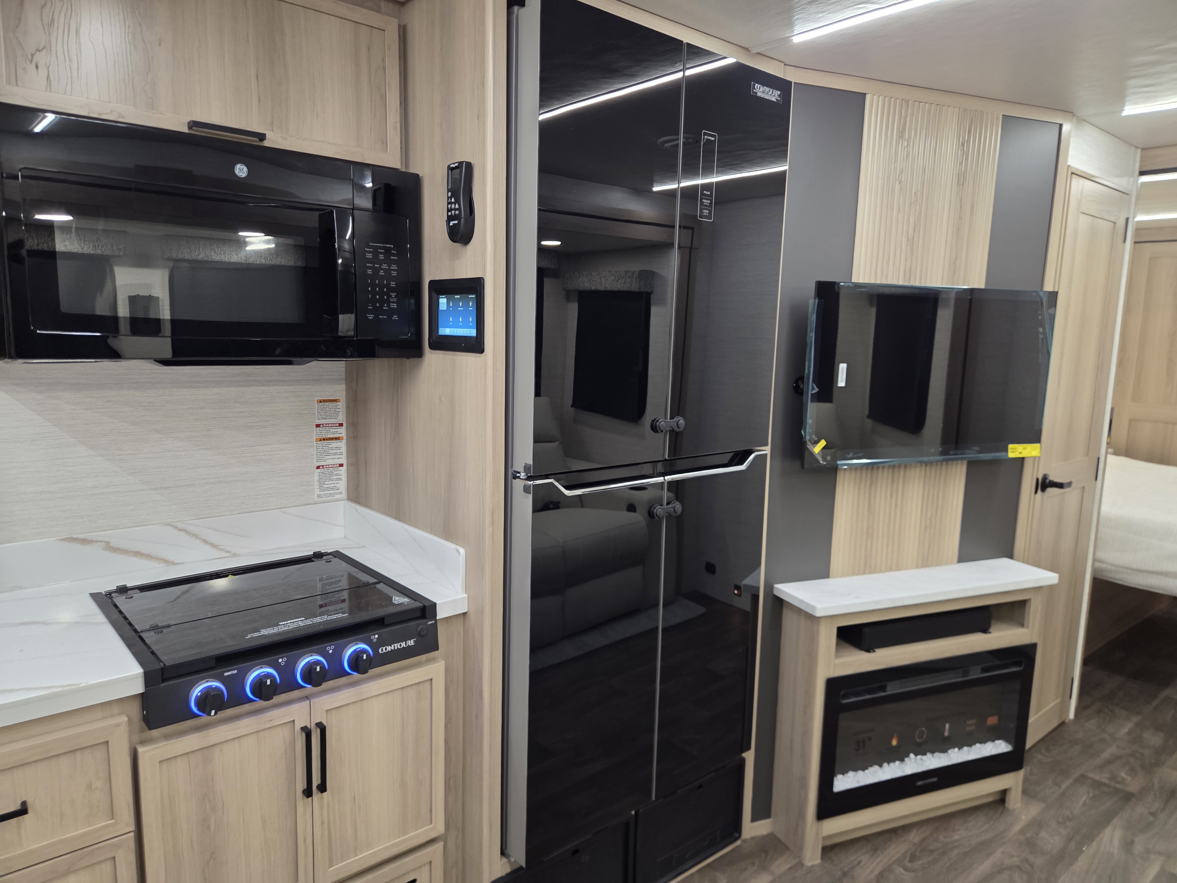 2027 Dynamax Europa S 37CA, $ 294,997