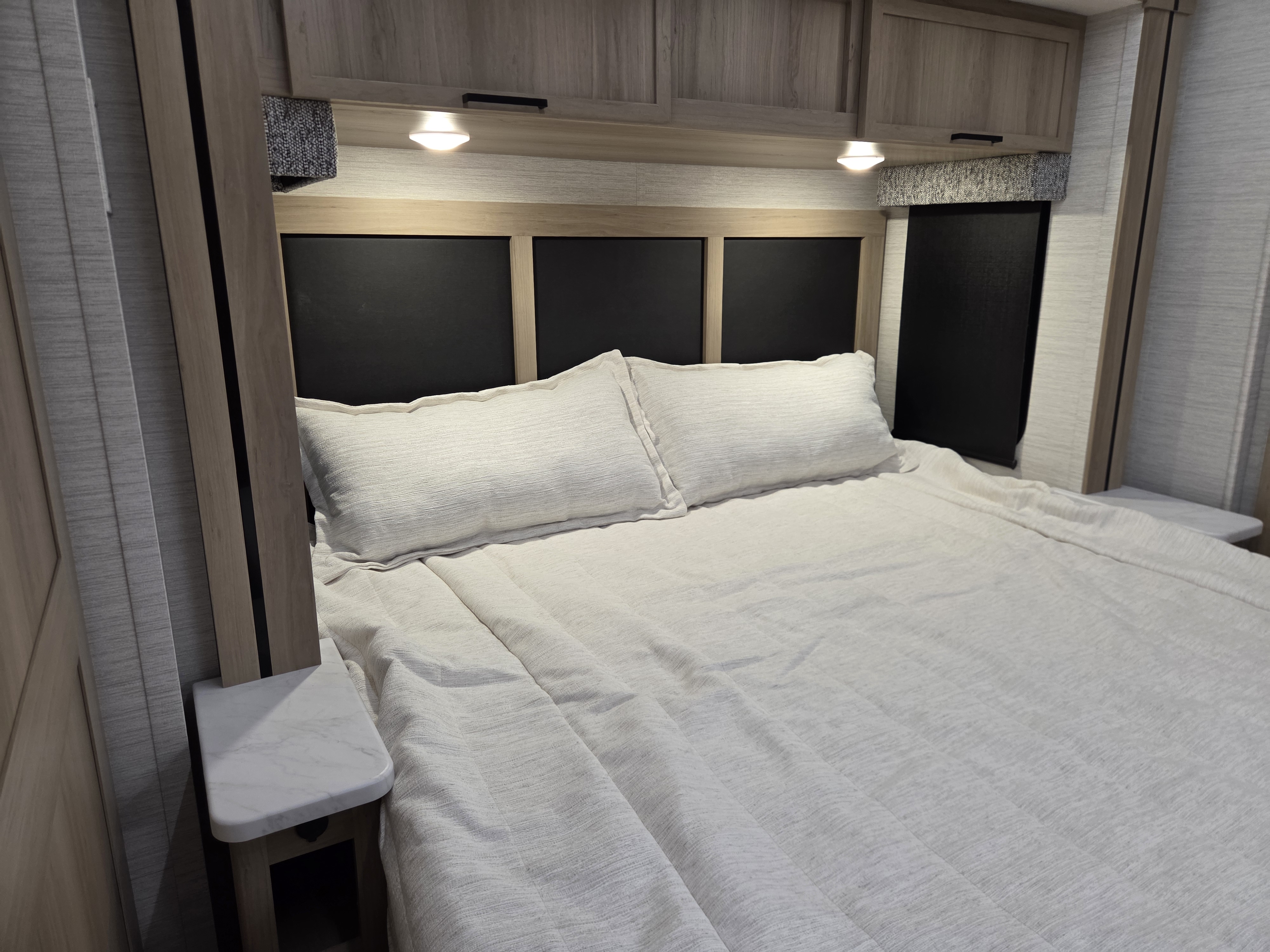 2027 Dynamax Europa S 37CA, $ 294,997