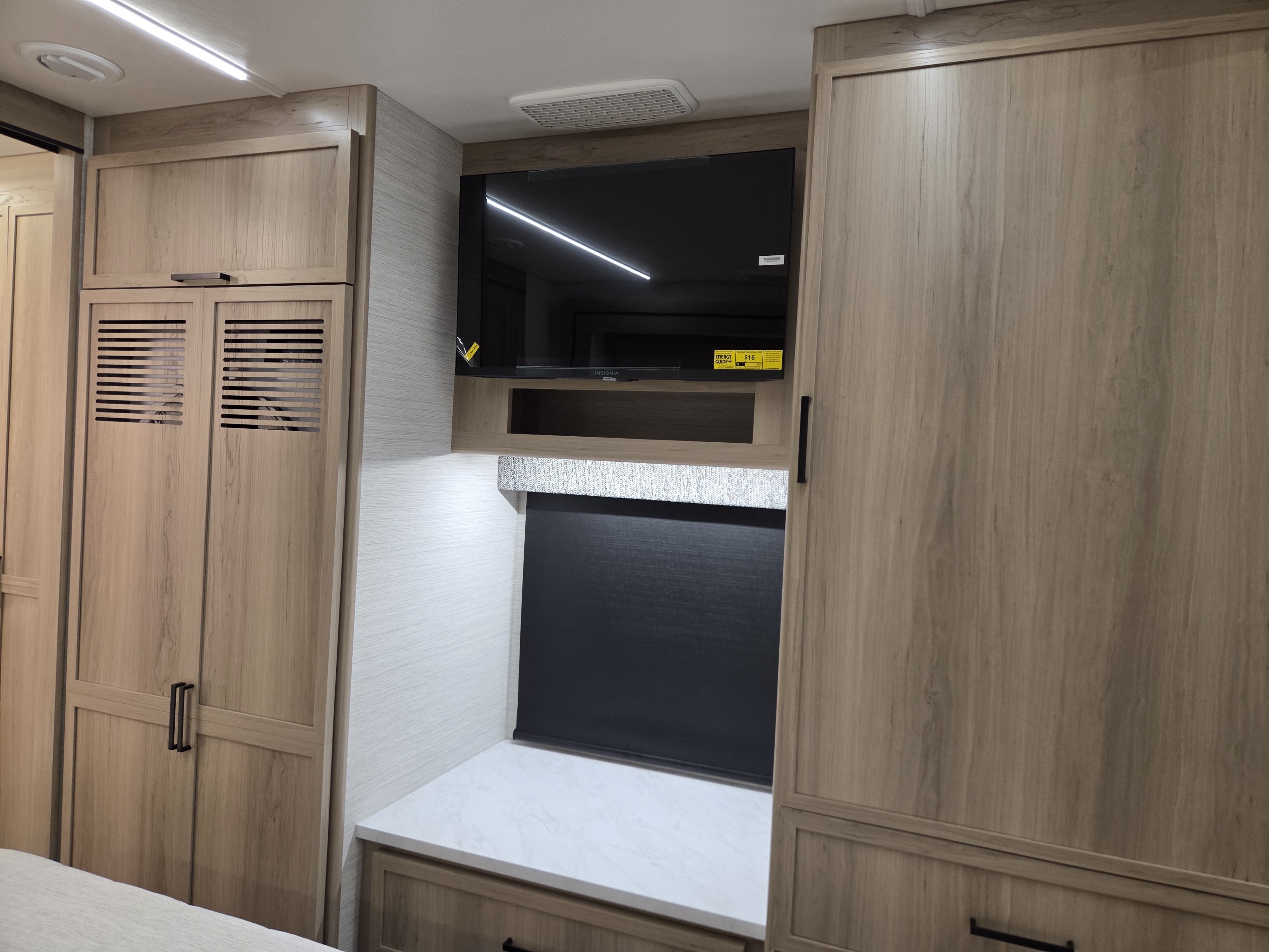 2027 Dynamax Europa S 37CA, $ 294,997