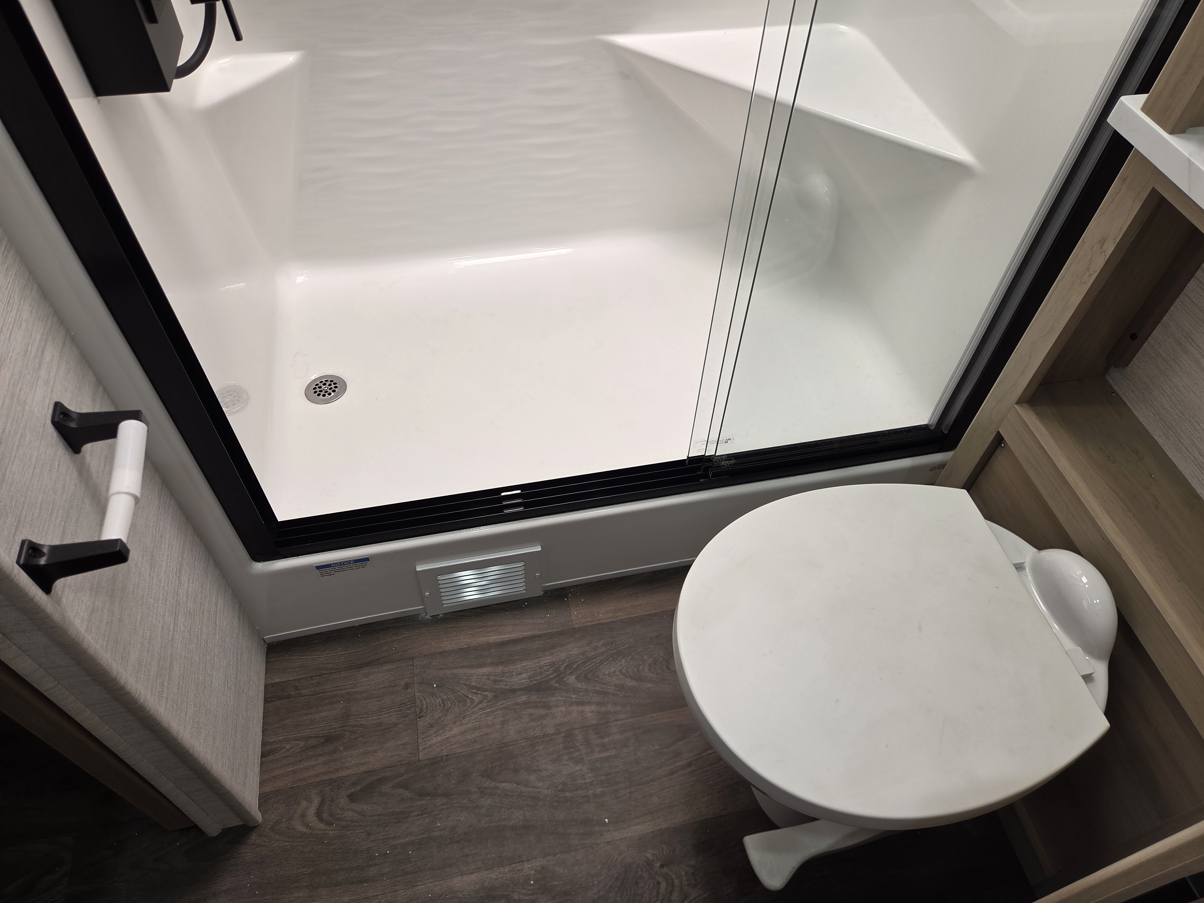 2027 Dynamax Europa S 37CA, $ 294,997