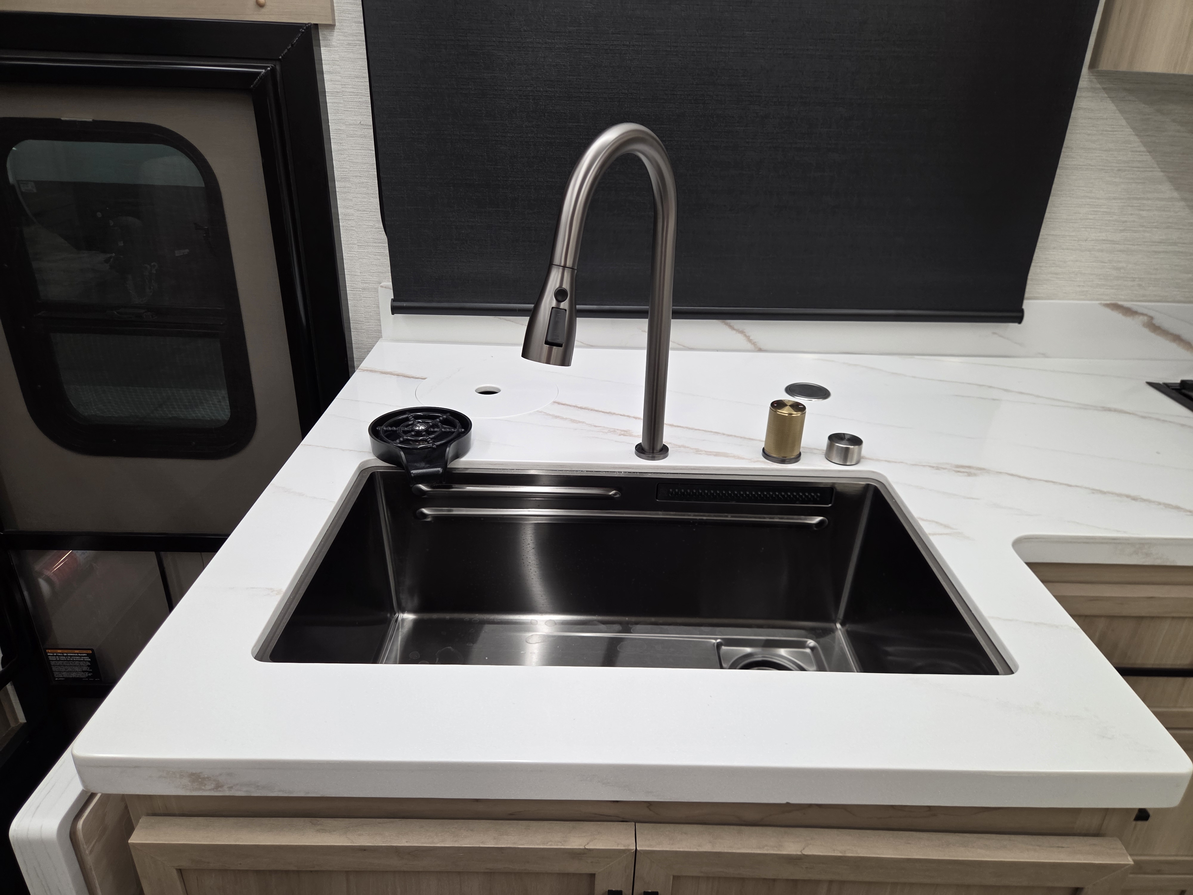 2027 Dynamax Europa S 37CA, $ 294,997