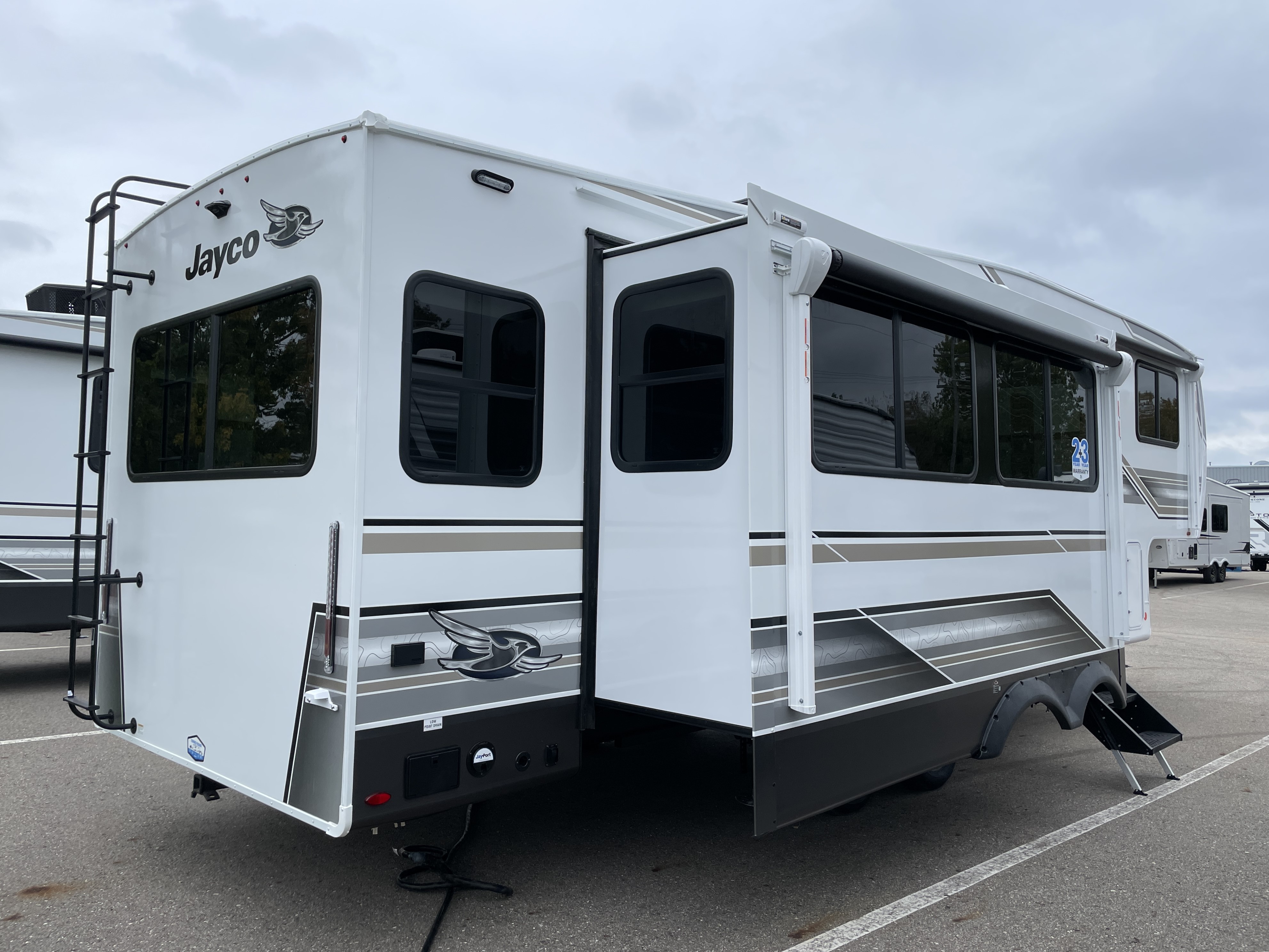 2027 Jayco Eagle 29RLC, $ 90,303