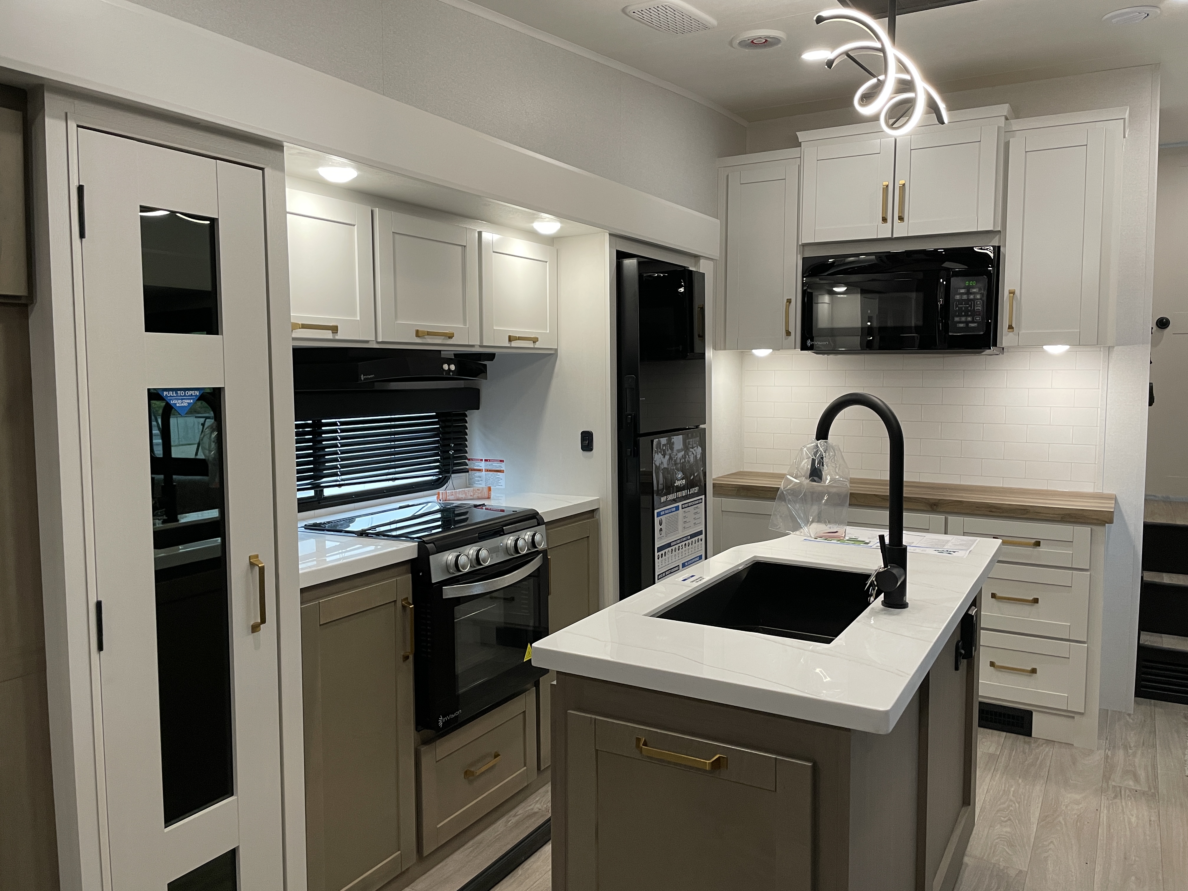 2027 Jayco Eagle 29RLC, $ 90,303