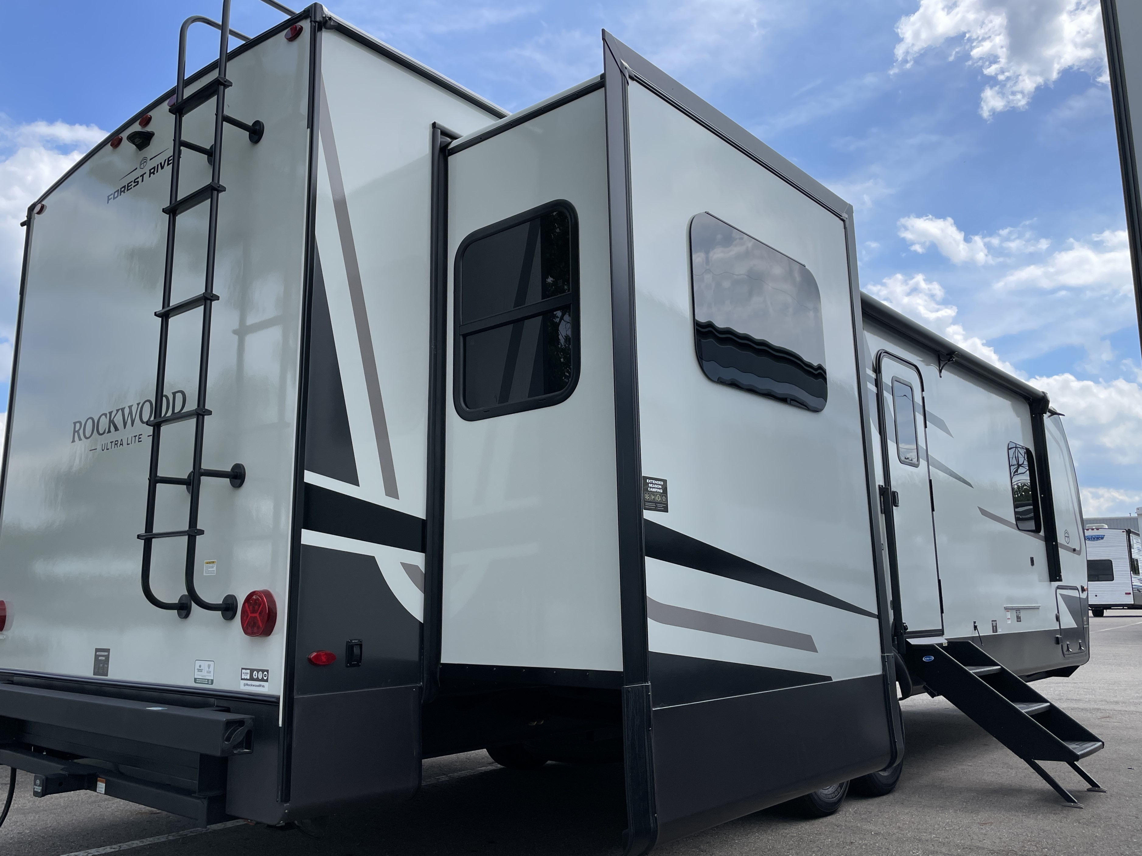 2027 Forest River Rockwood Ultra Lite 2921RL, $ 54,999