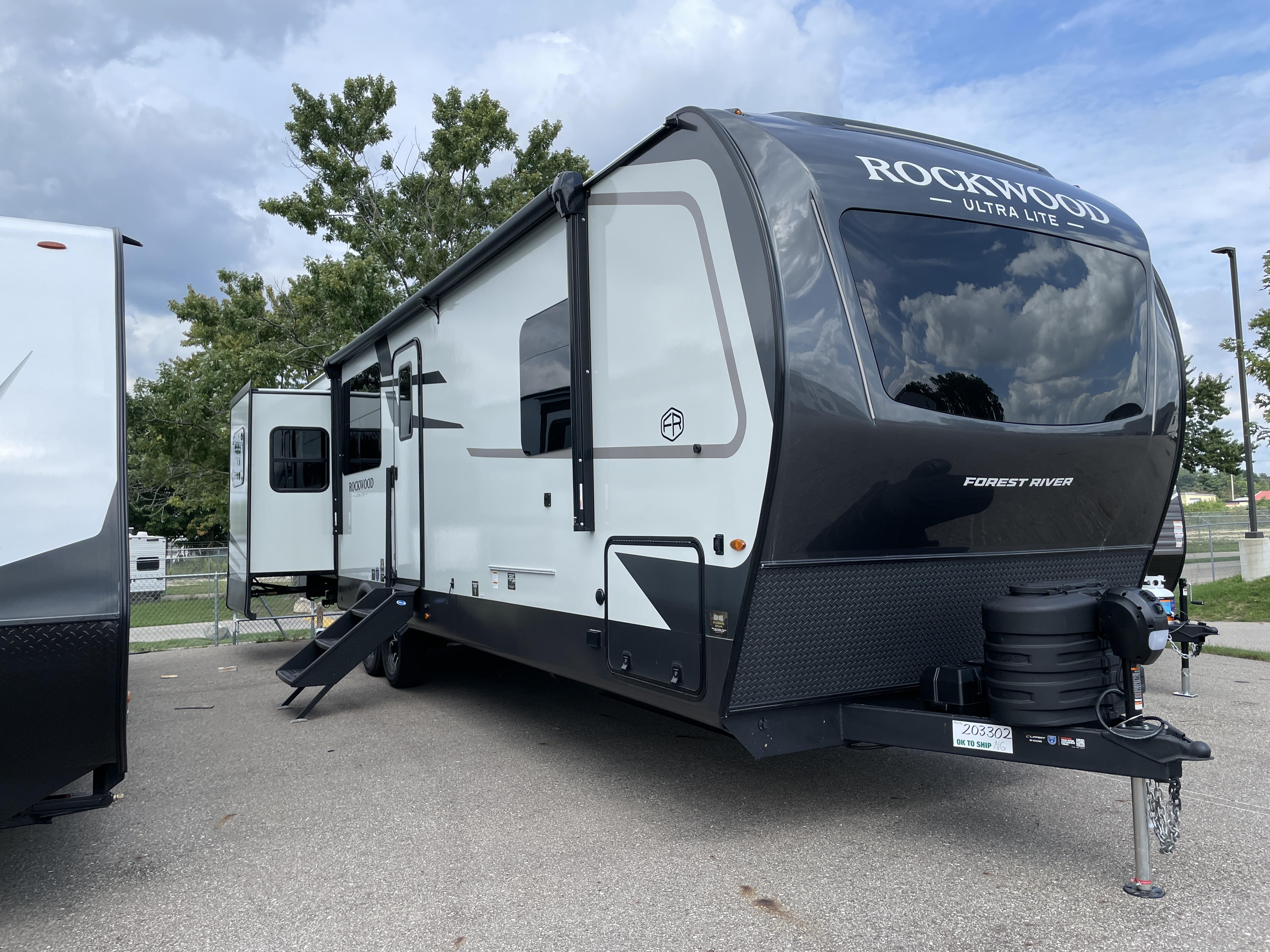 2027 Forest River Rockwood Ultra Lite 2921RL, $ 54,999