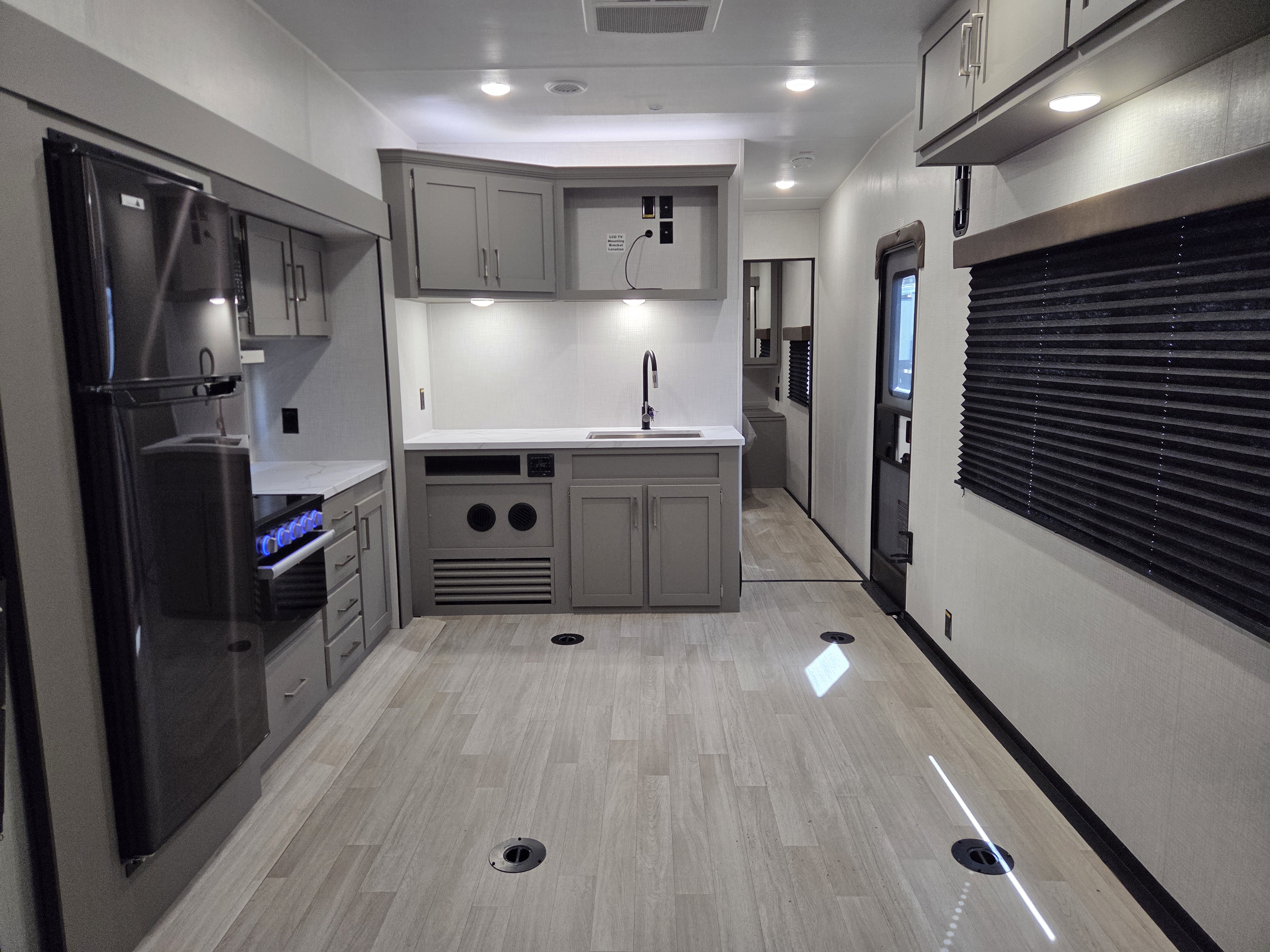 2026 Keystone Raptor Carbon Aluminum 30WFO, $ 35,990