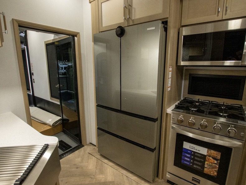 2026 Keystone Raptor 444, $ 129,995