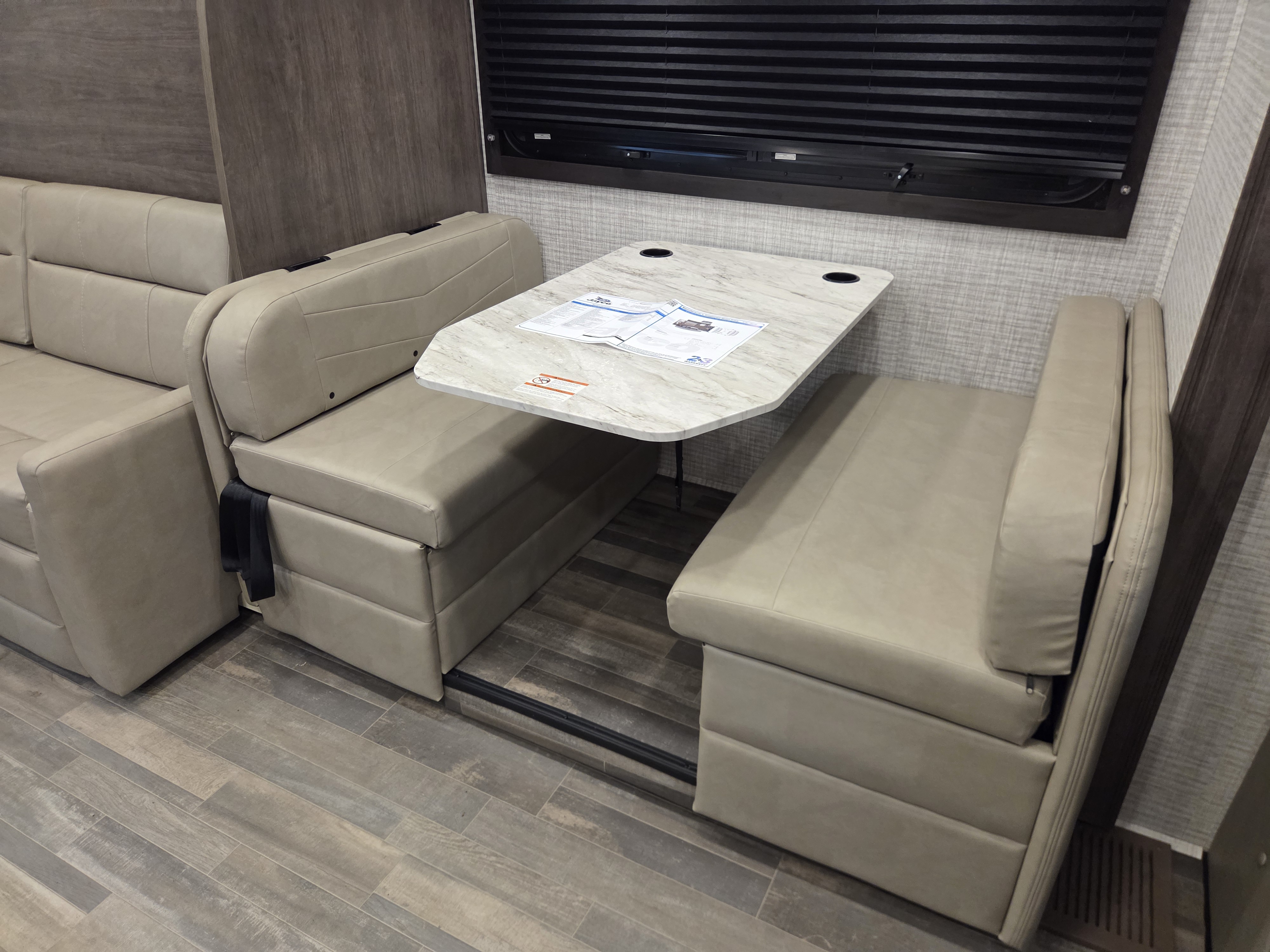 2024 Jayco Melbourne 24R, $ 99,999