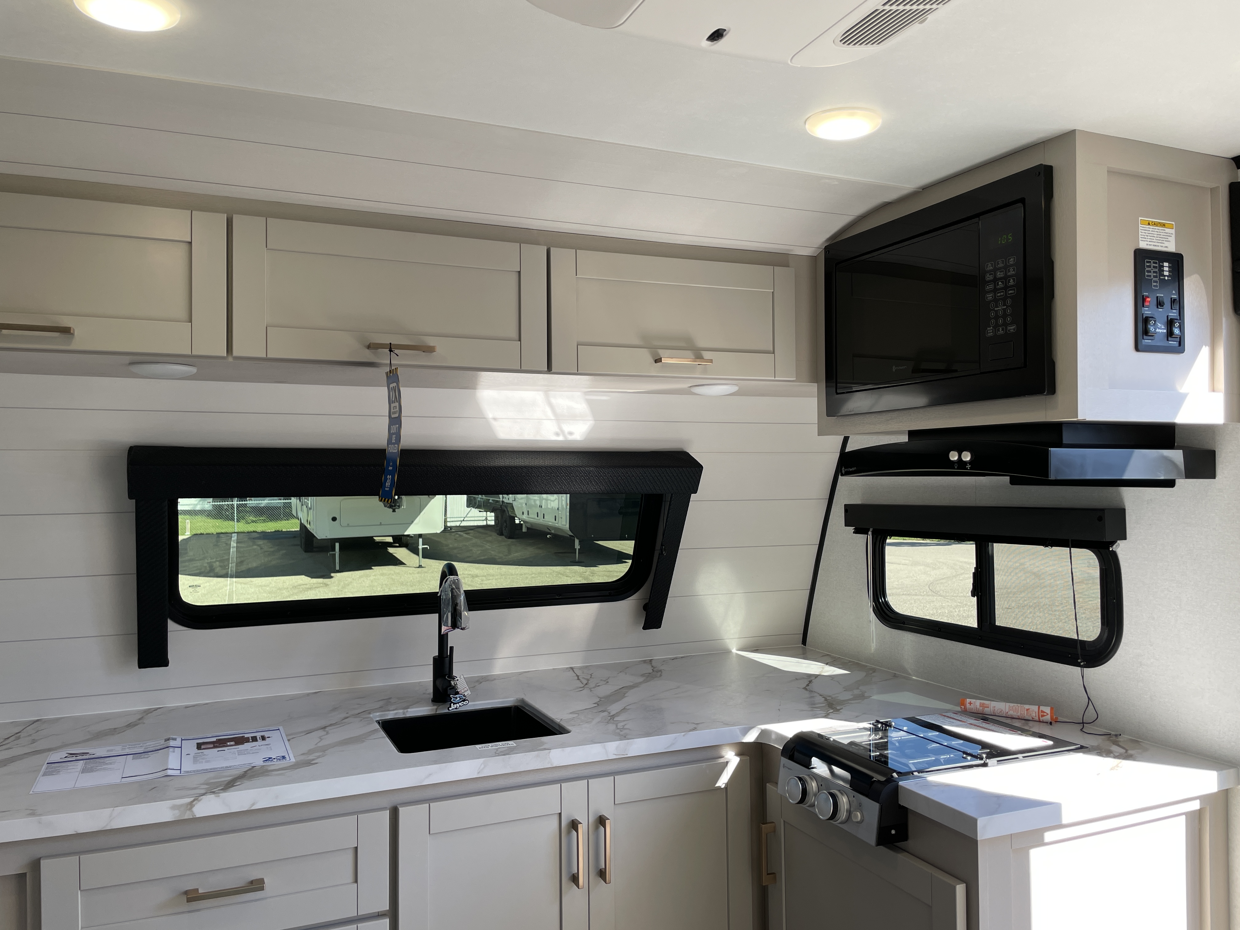 2027 Jayco Jay Feather Air 17FK, $ 27,990