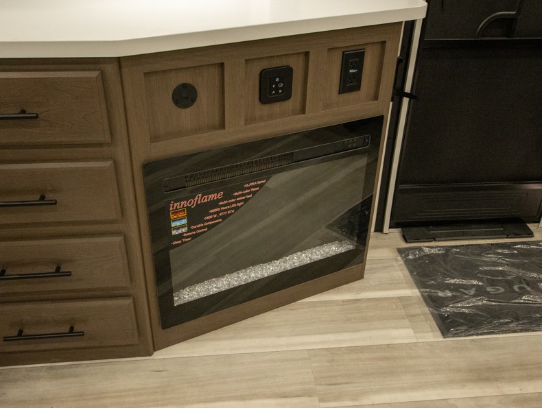 2026 Keystone Cougar Half-Ton (Travel Trailer) 25R, $ 39,999