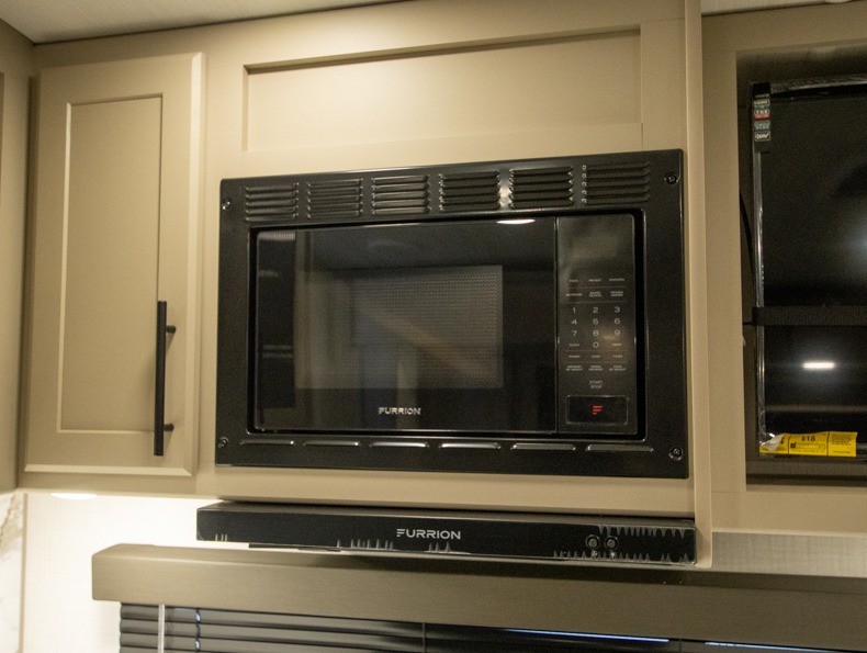 2026 Keystone Cougar Half-Ton (Travel Trailer) 25R, $ 39,999