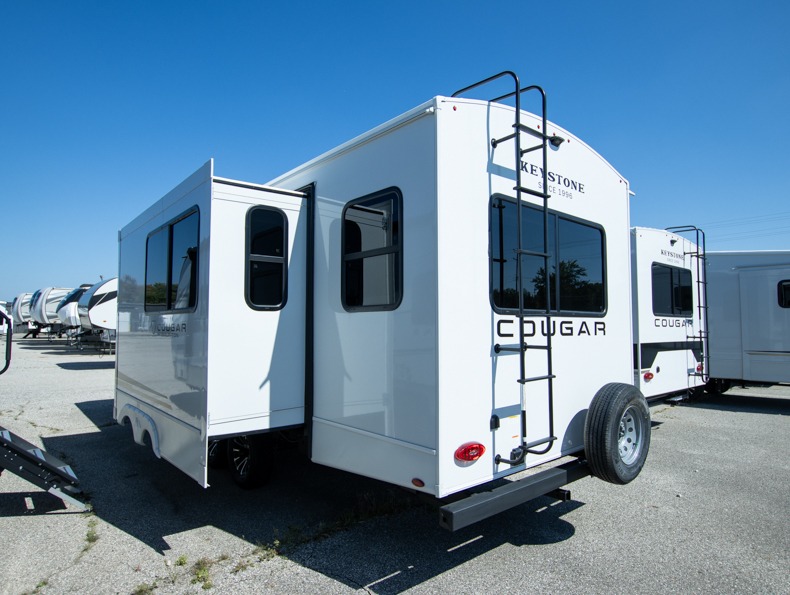 2026 Keystone Cougar Half-Ton (Travel Trailer) 25R, $ 39,999