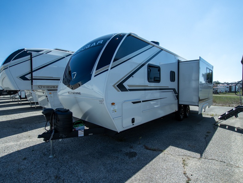 2026 Keystone Cougar Half-Ton (Travel Trailer) 25R, $ 39,999