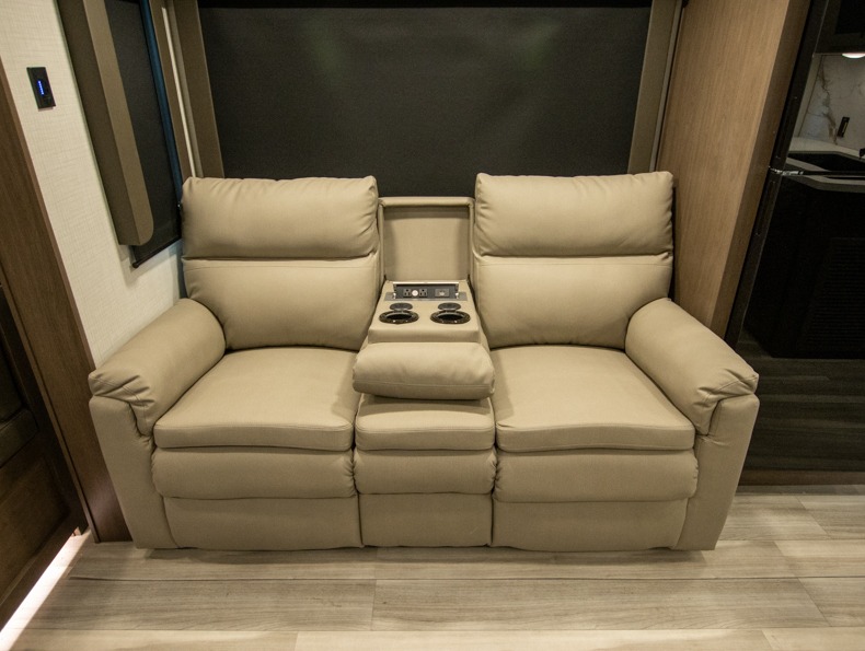 2026 Keystone Cougar Half-Ton (Travel Trailer) 25R, $ 39,999